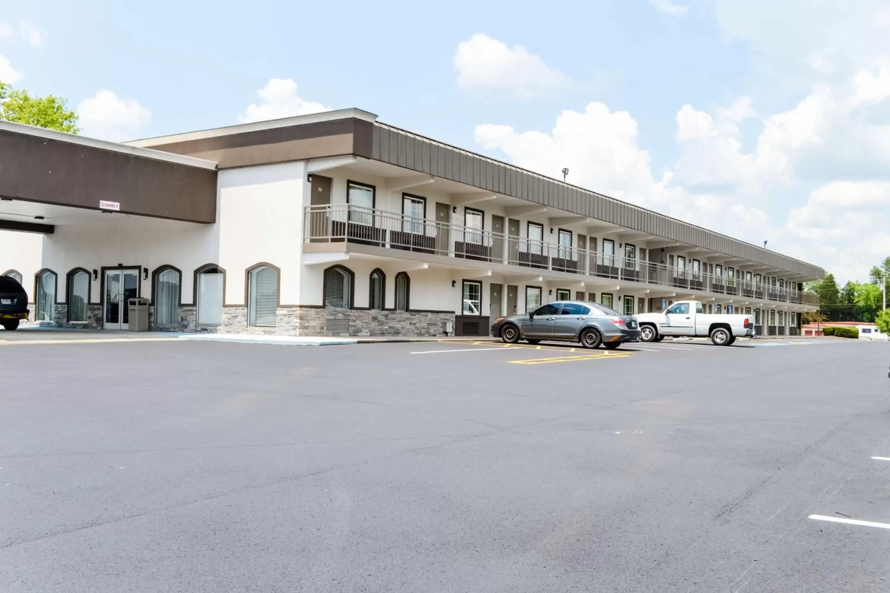 Property Building in SureStay Hotel by Best Western Bowling Green North