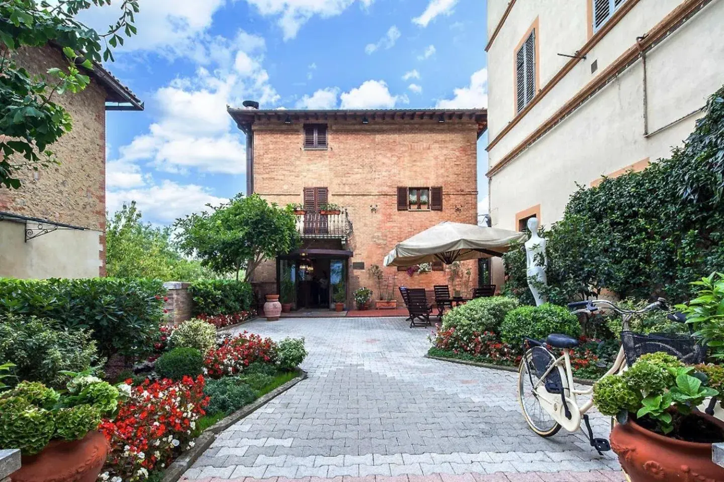 Property Building in Hotel Arcobaleno Siena