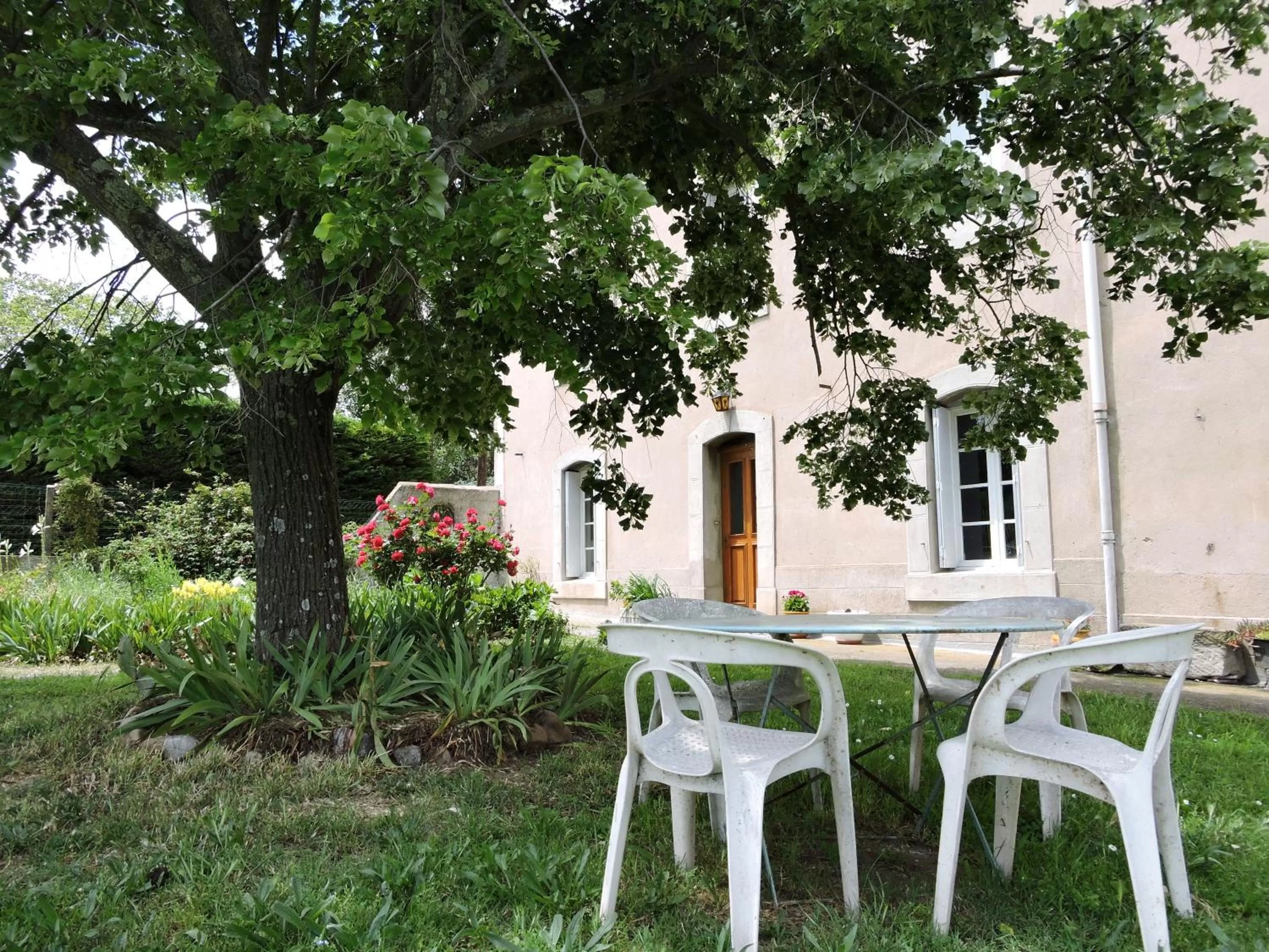 Property building in Domaine Saint-Louis