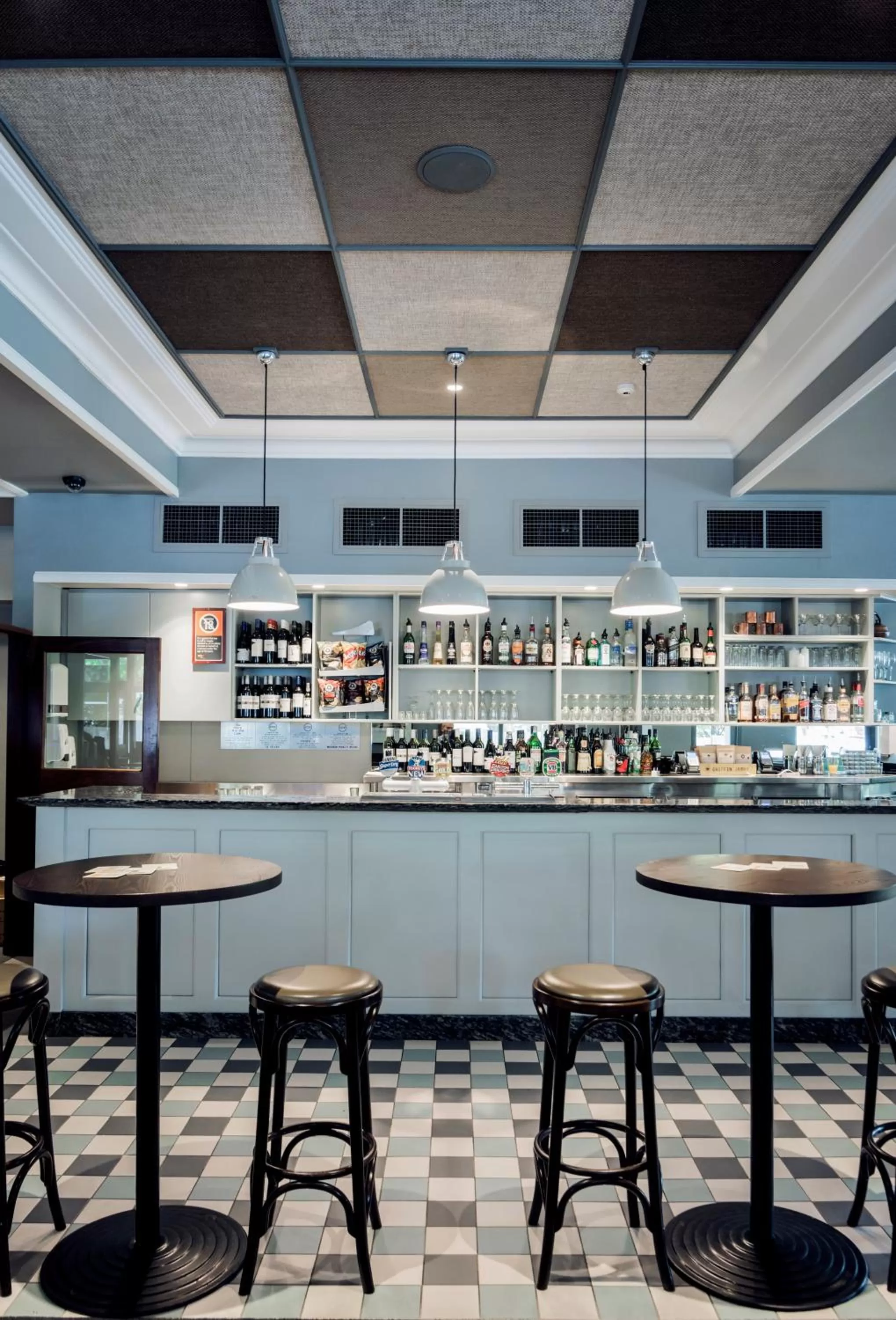 Lounge or bar in The North Sydney Hotel