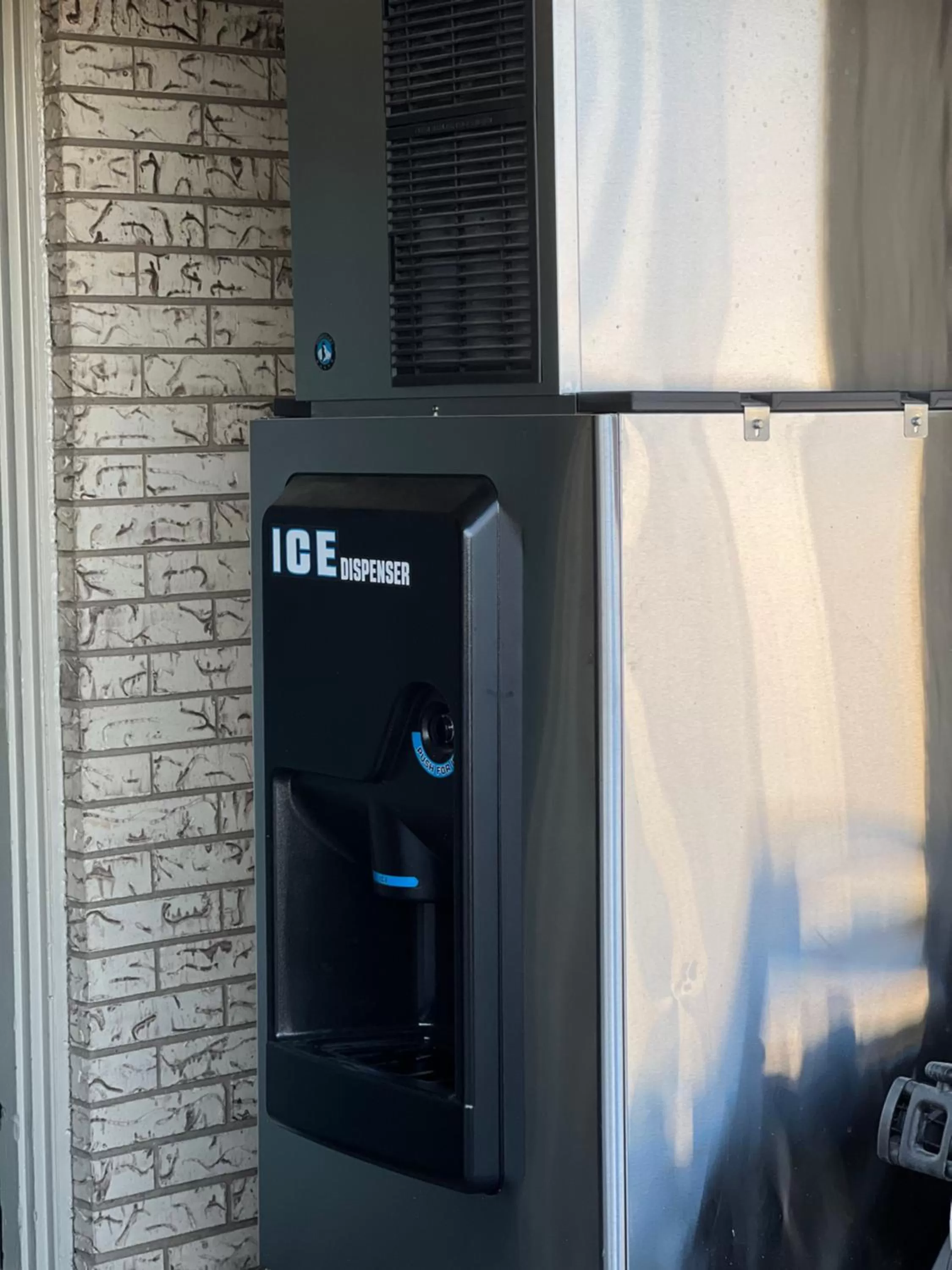 vending machine in Regency Inn