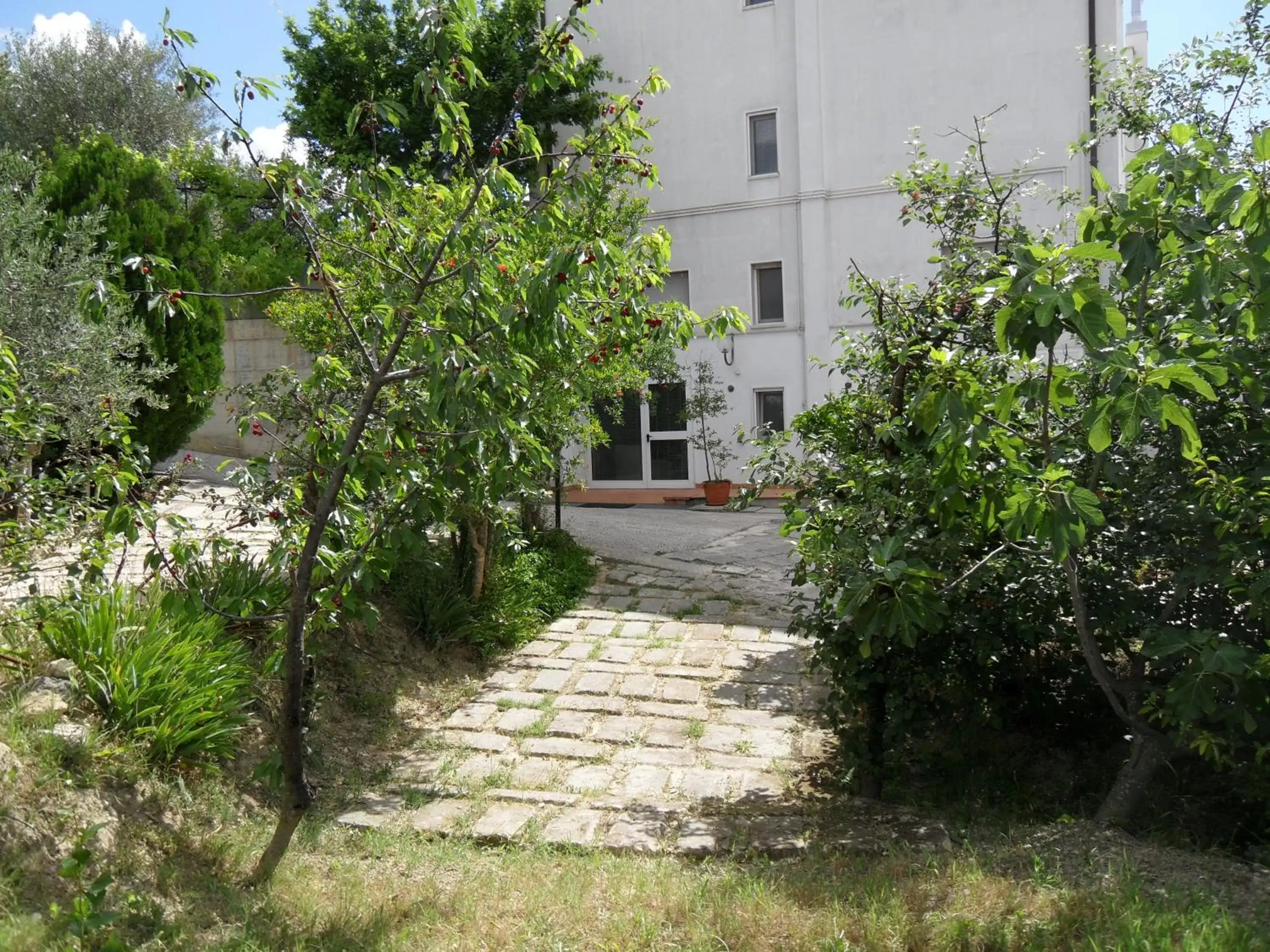 Property building, Patio/Outdoor Area in Le Sorbole