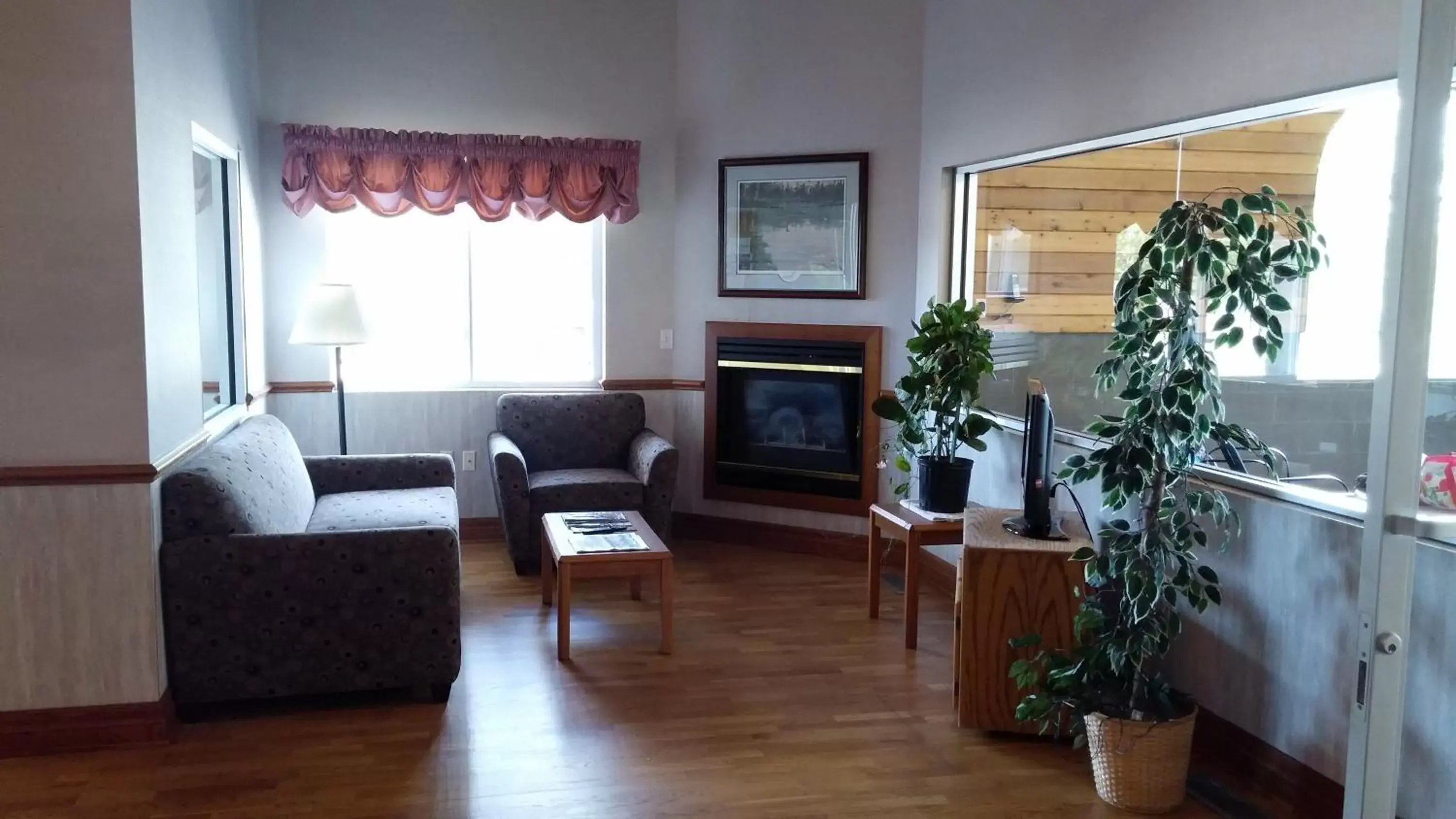 Lobby or reception, Seating Area in Northwoods Best Inn - Chetek