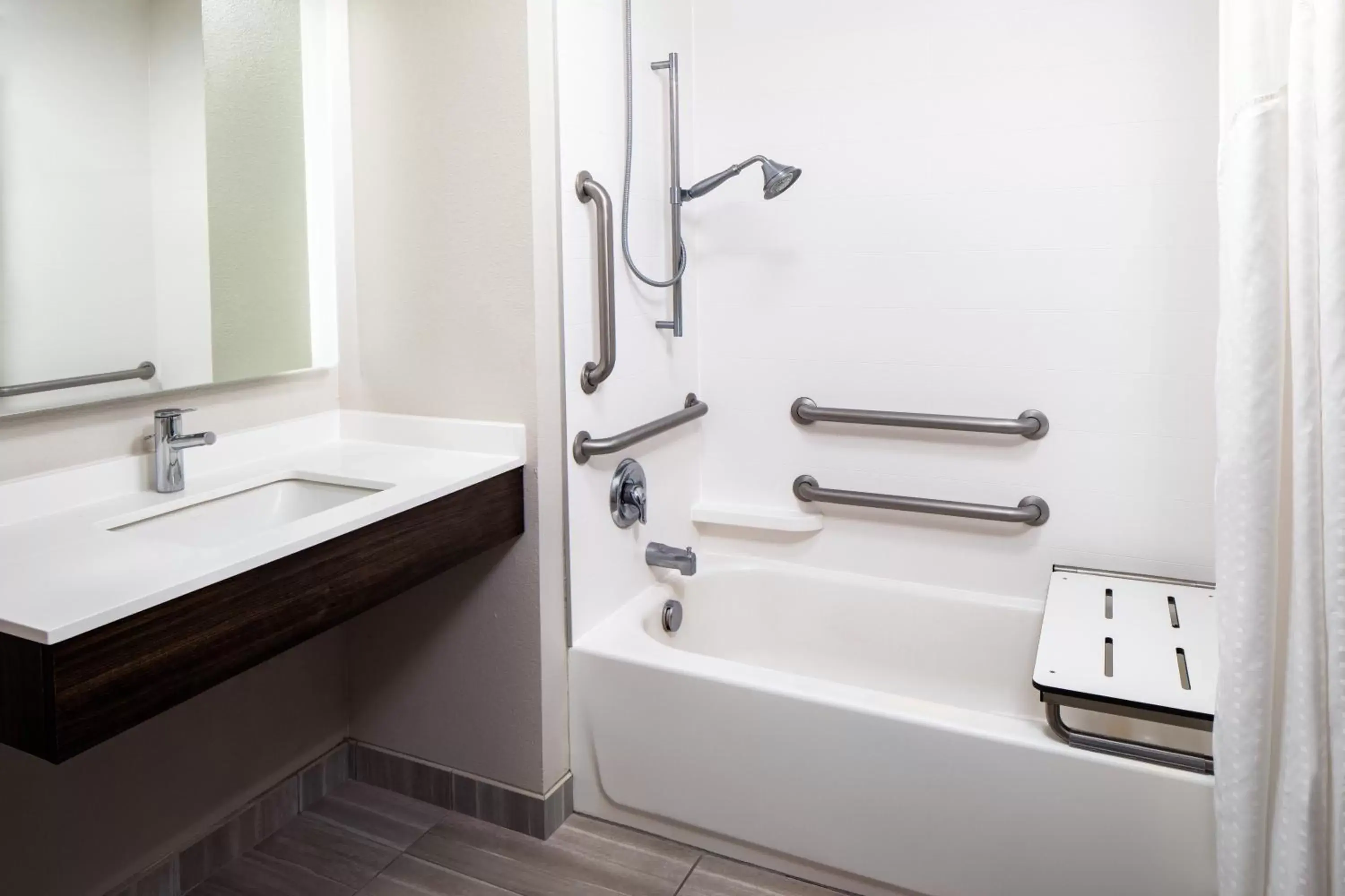 Bathroom in Holiday Inn Express and Suites Los Alamos Entrada Park by IHG Bathroom in Holiday Inn Express and Suites Los Alamos Entrada Park by IHG