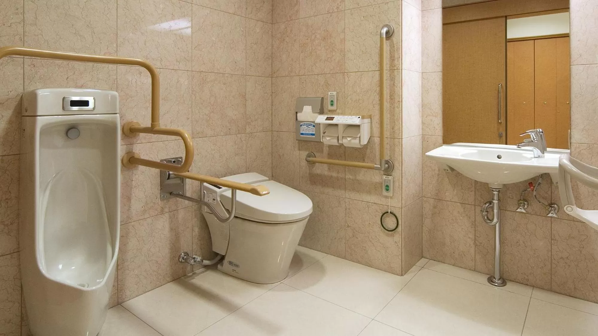 Toilet in Toyoko Inn Hokkaido Asahikawa eki Higashi guchi