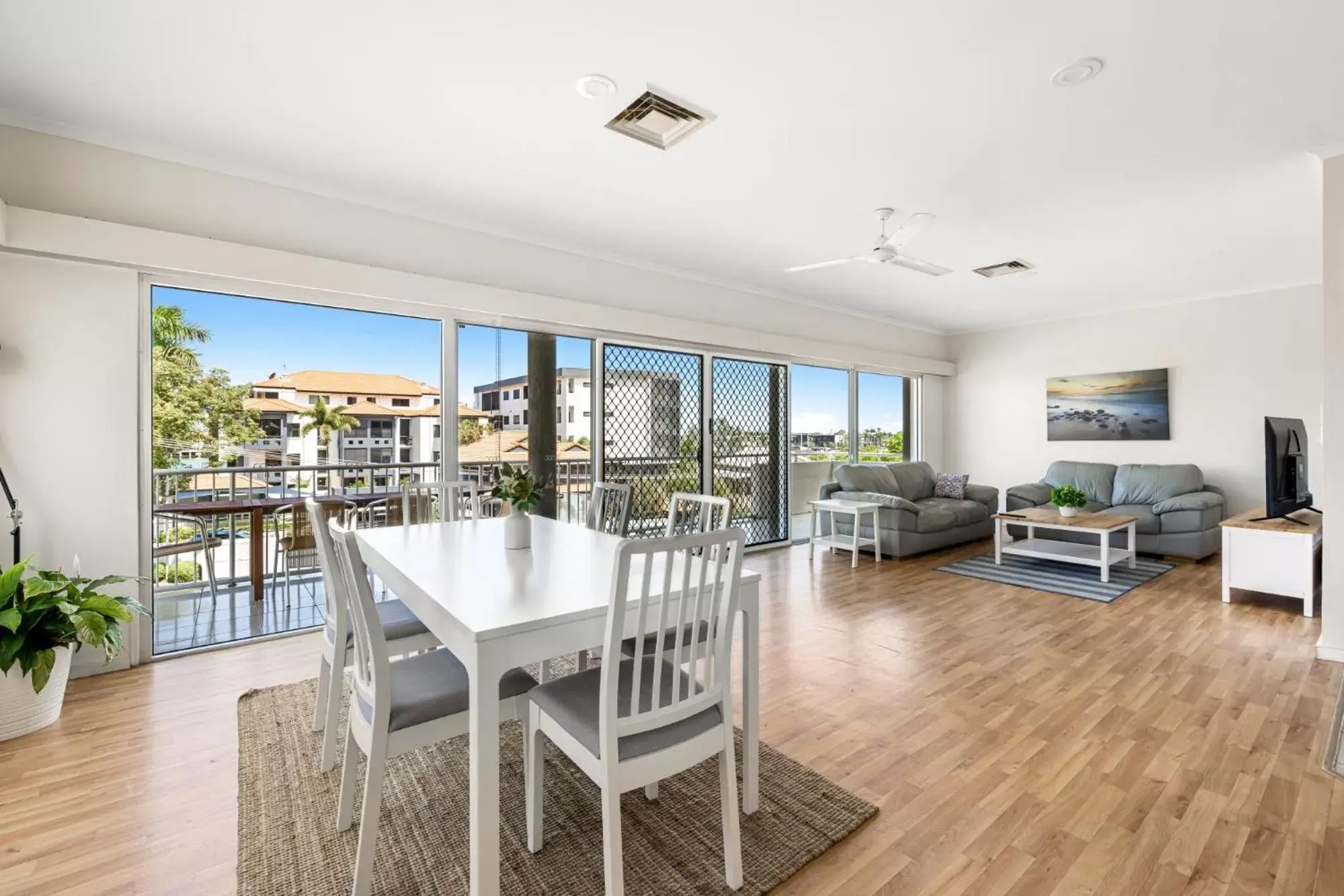 Living room in Central Motel Mooloolaba and Apartments