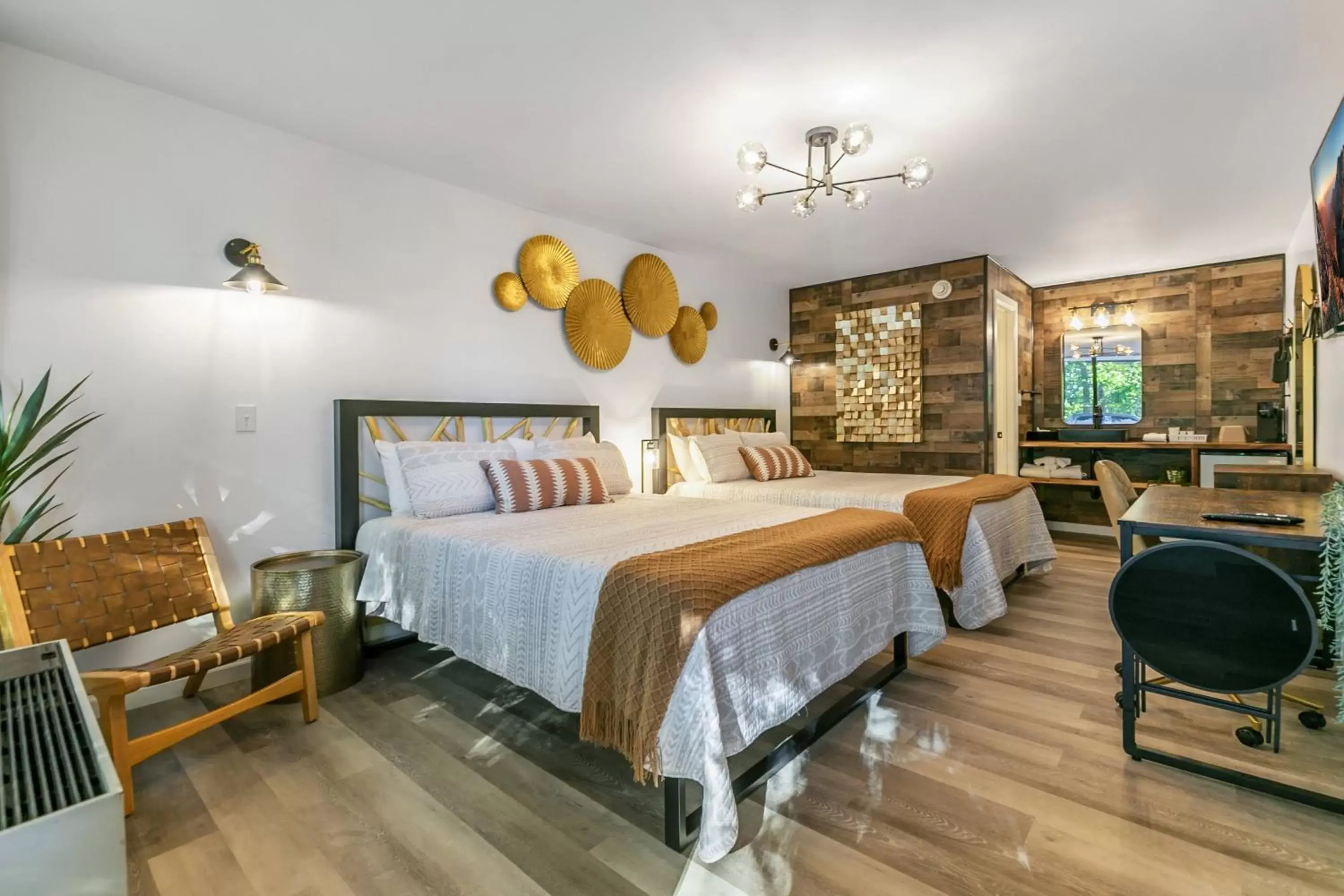 Photo of the whole room, Bed in Candlewick Inn and Suites Photo of the whole room, Bed in Candlewick Inn and Suites