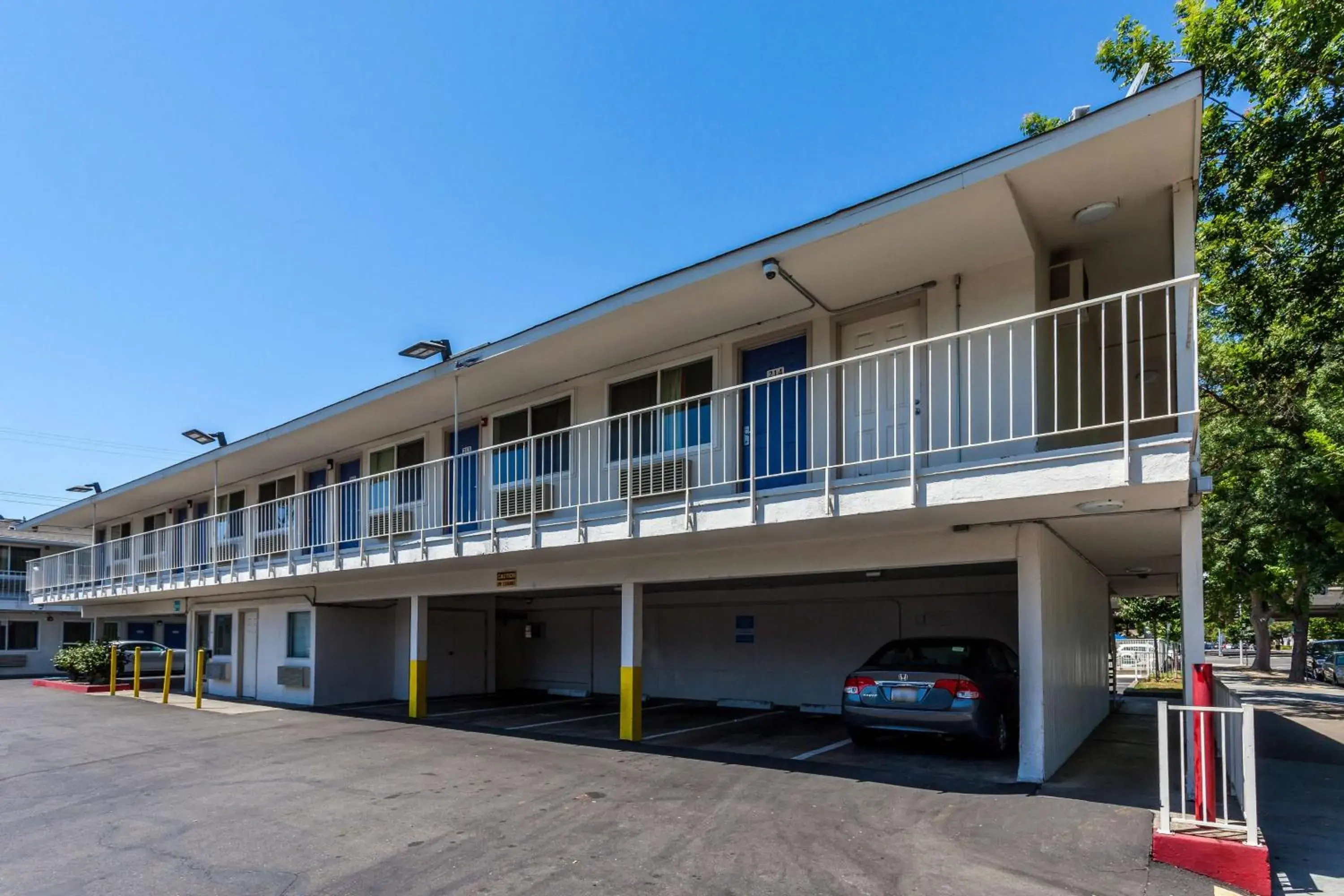 Property Building in Motel 6 Sacremento, Ca - Downton