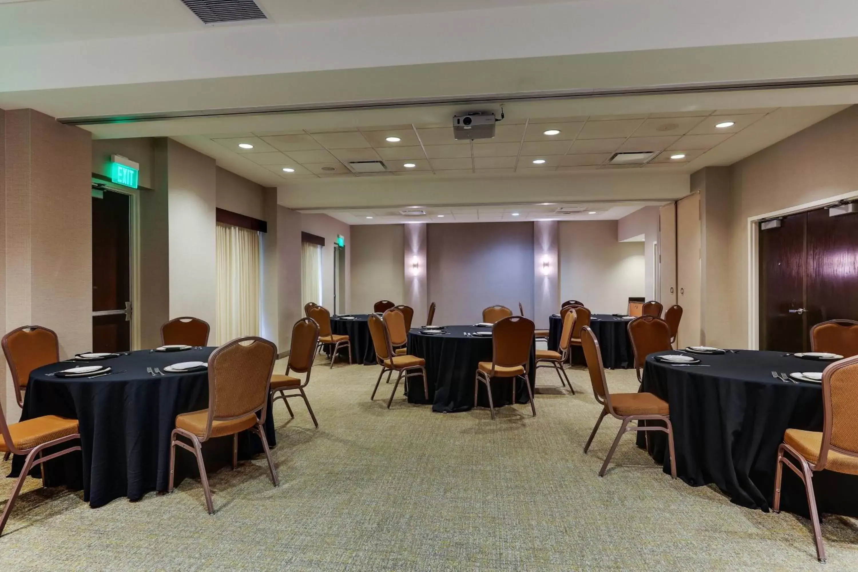Meeting/conference room, Restaurant/Places to Eat in SpringHill Suites by Marriott Birmingham Downtown at UAB