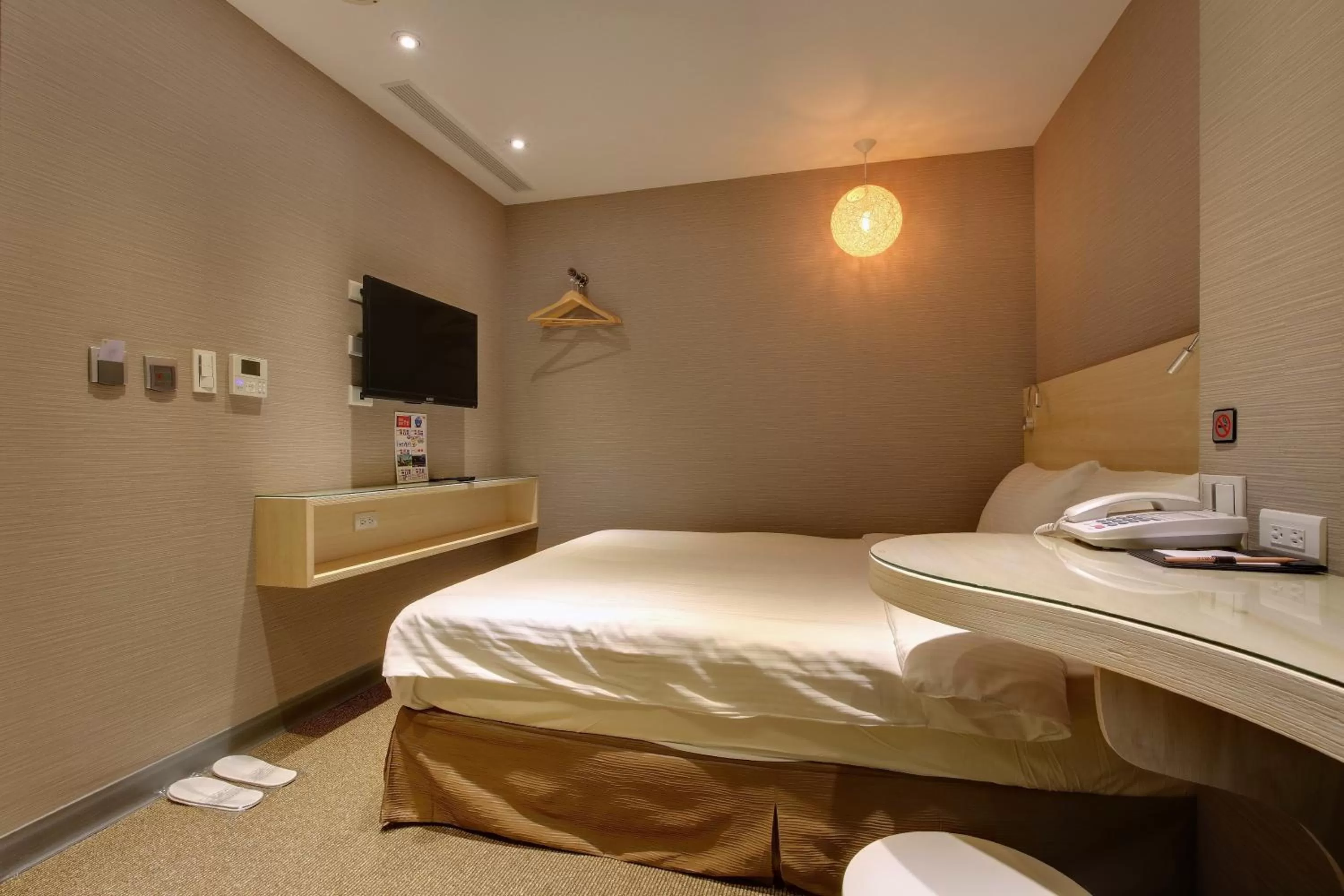 Photo of the whole room in Bayman Hotel