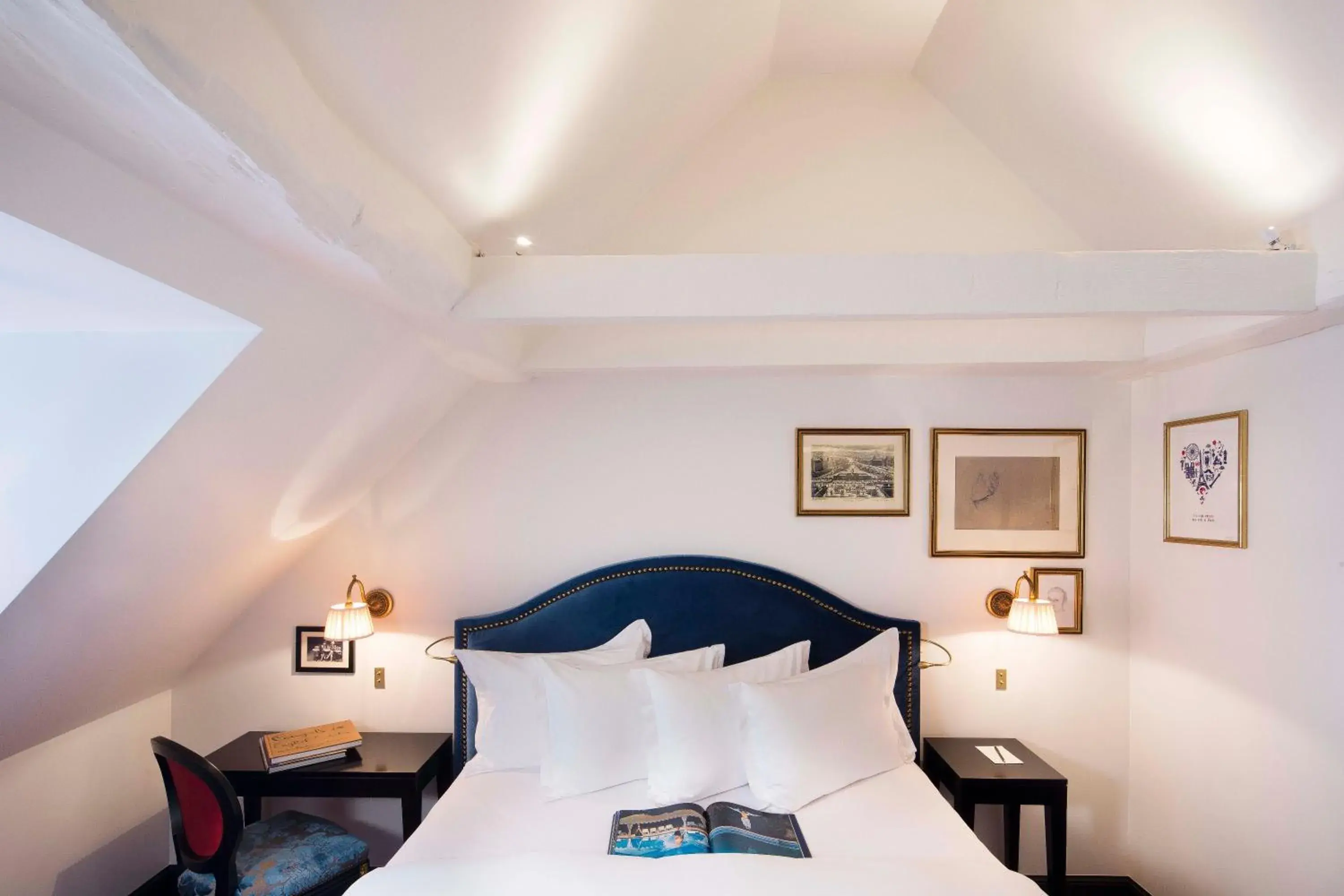 Bed, Room Photo in La Chambre du Marais