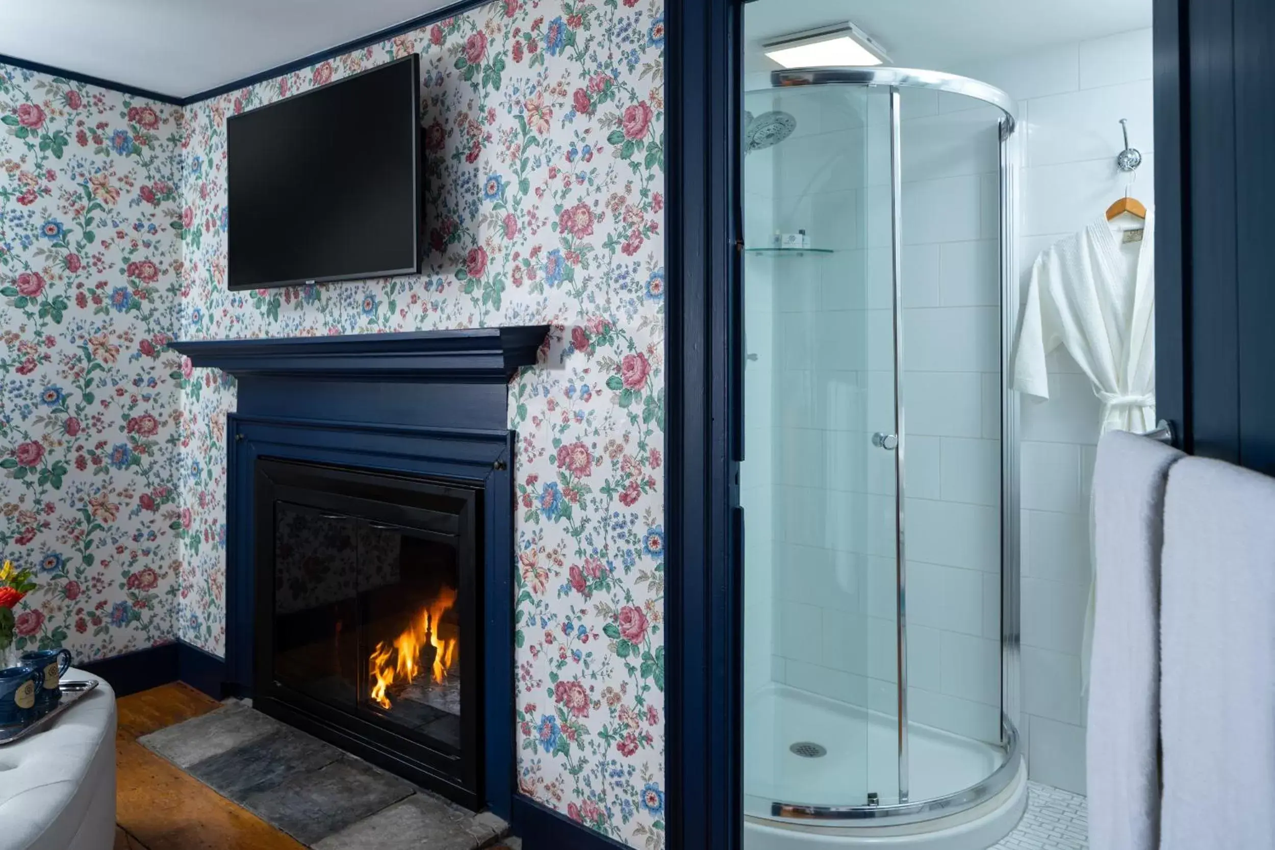 Guests, Bathroom in Waldo Emerson Inn