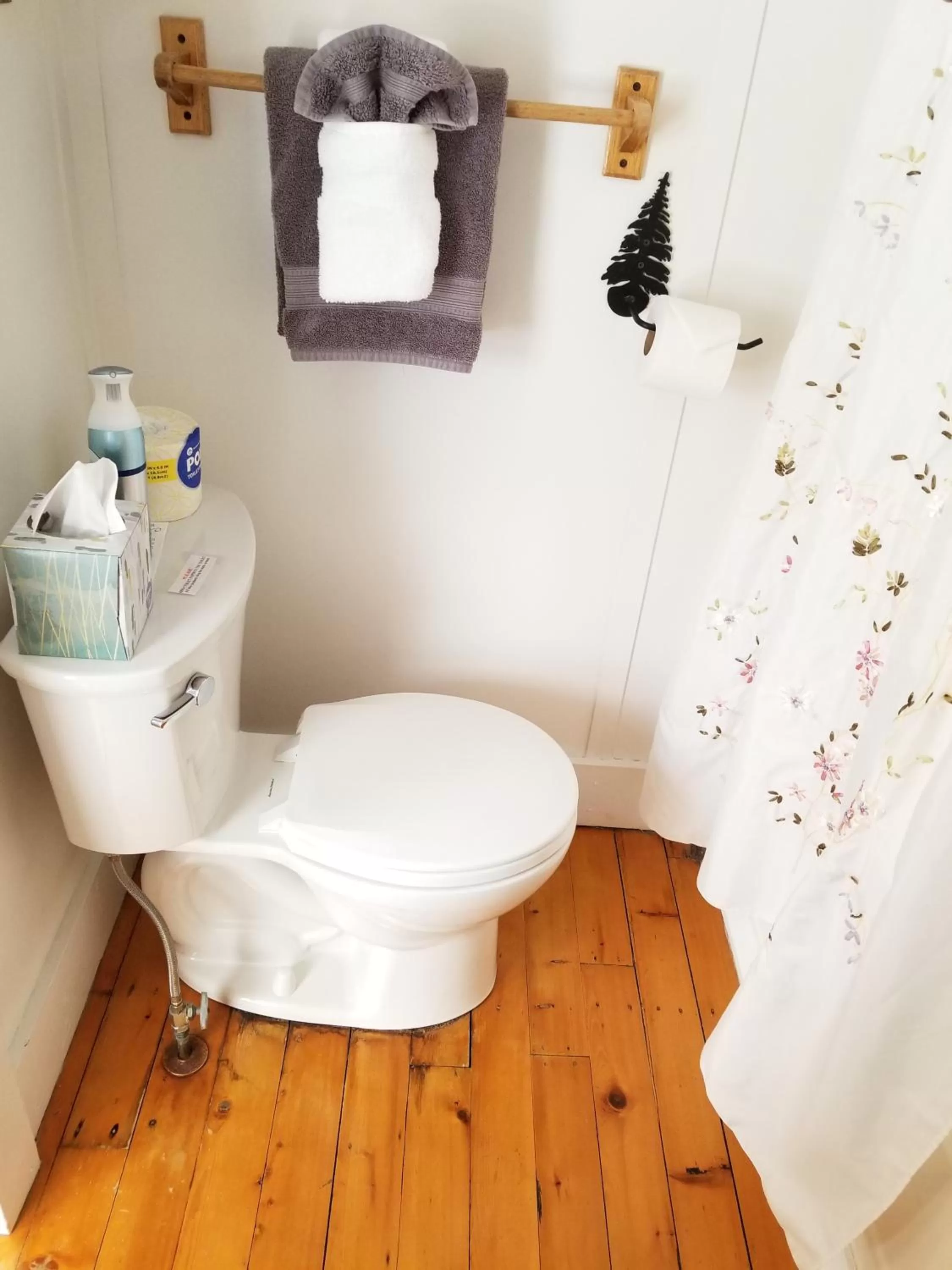 Bathroom in Trails End Inn