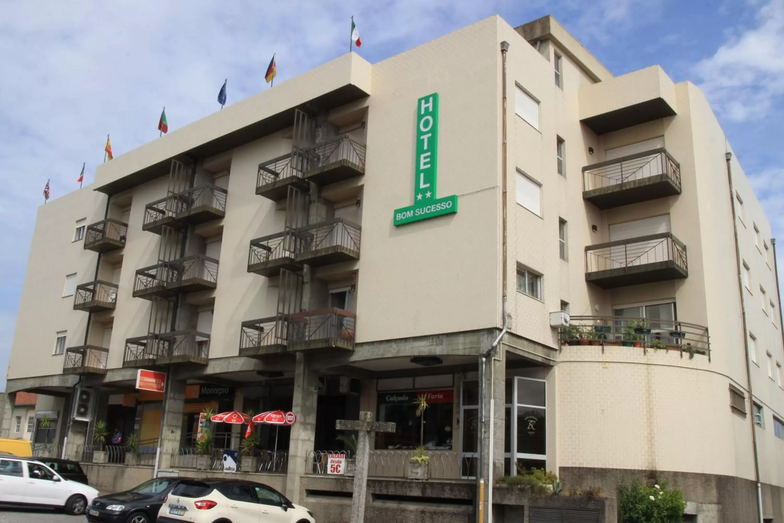 Facade/entrance, Property Building in Hotel Bom Sucesso