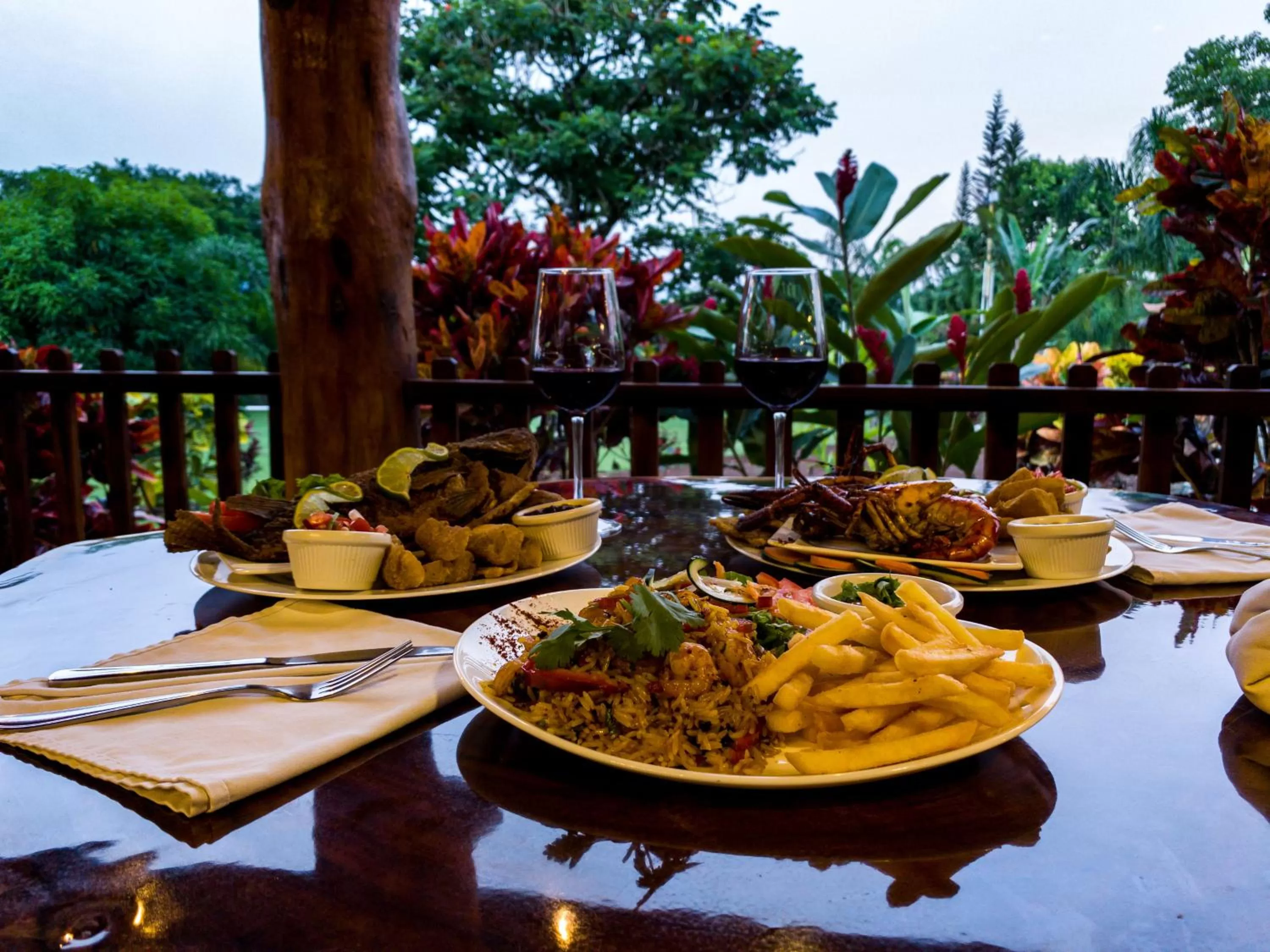 Restaurant/places to eat in Hotel Heliconias Nature Inn & Hot Springs