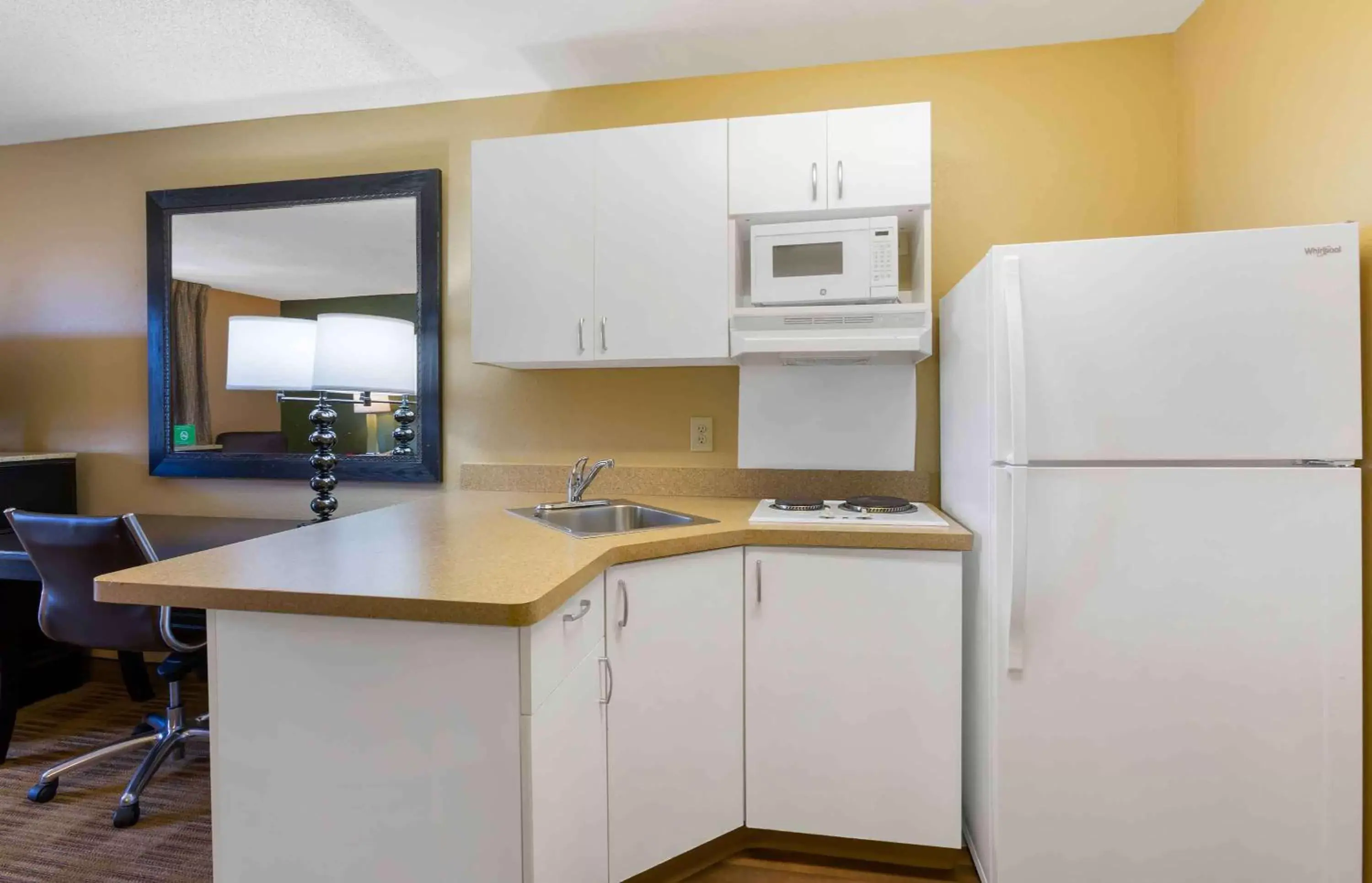 Bedroom, Kitchen/Kitchenette in Extended Stay America Suites - Phoenix - Chandler