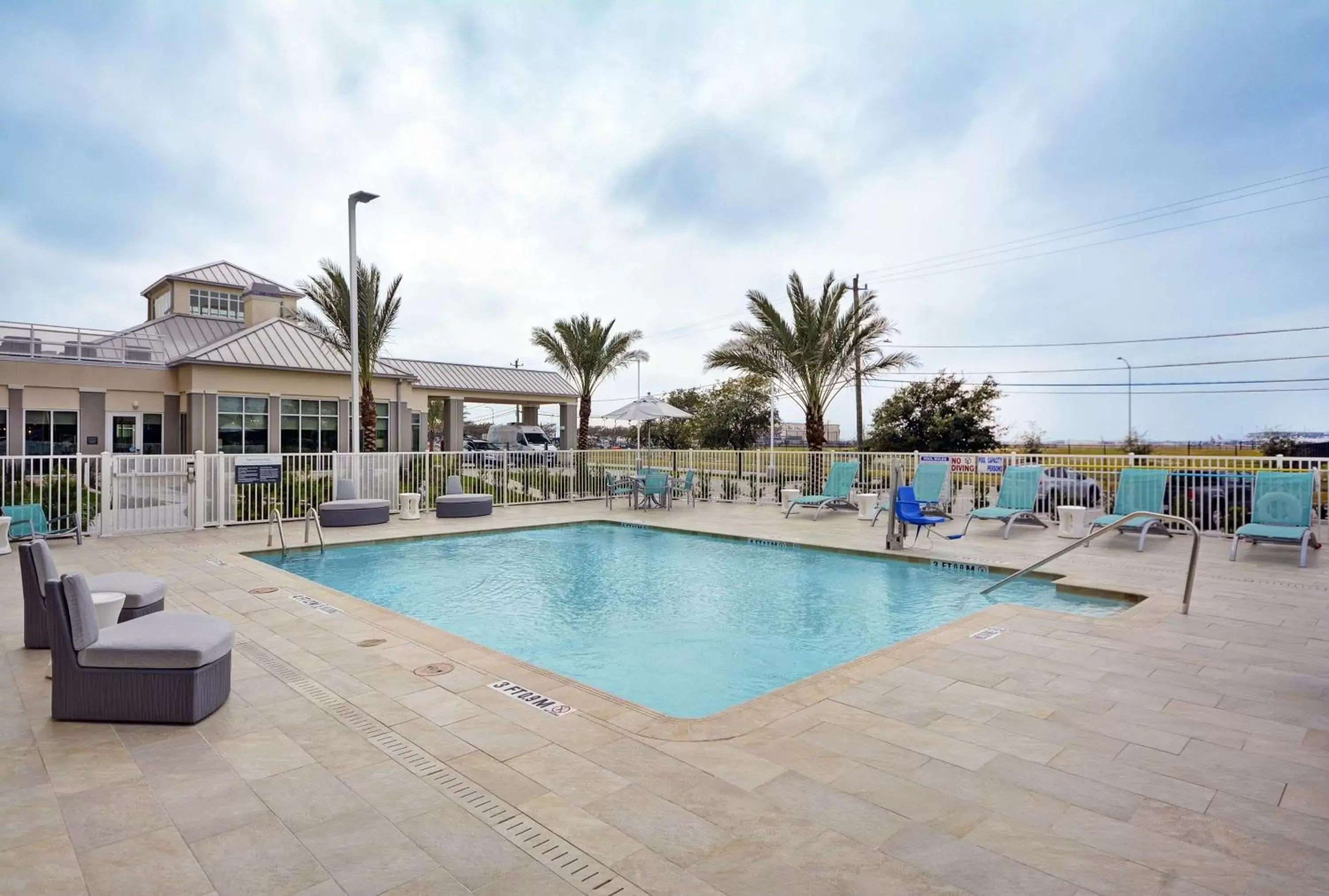 Patio, Swimming Pool in Hilton Garden Inn Houston Hobby Airport
