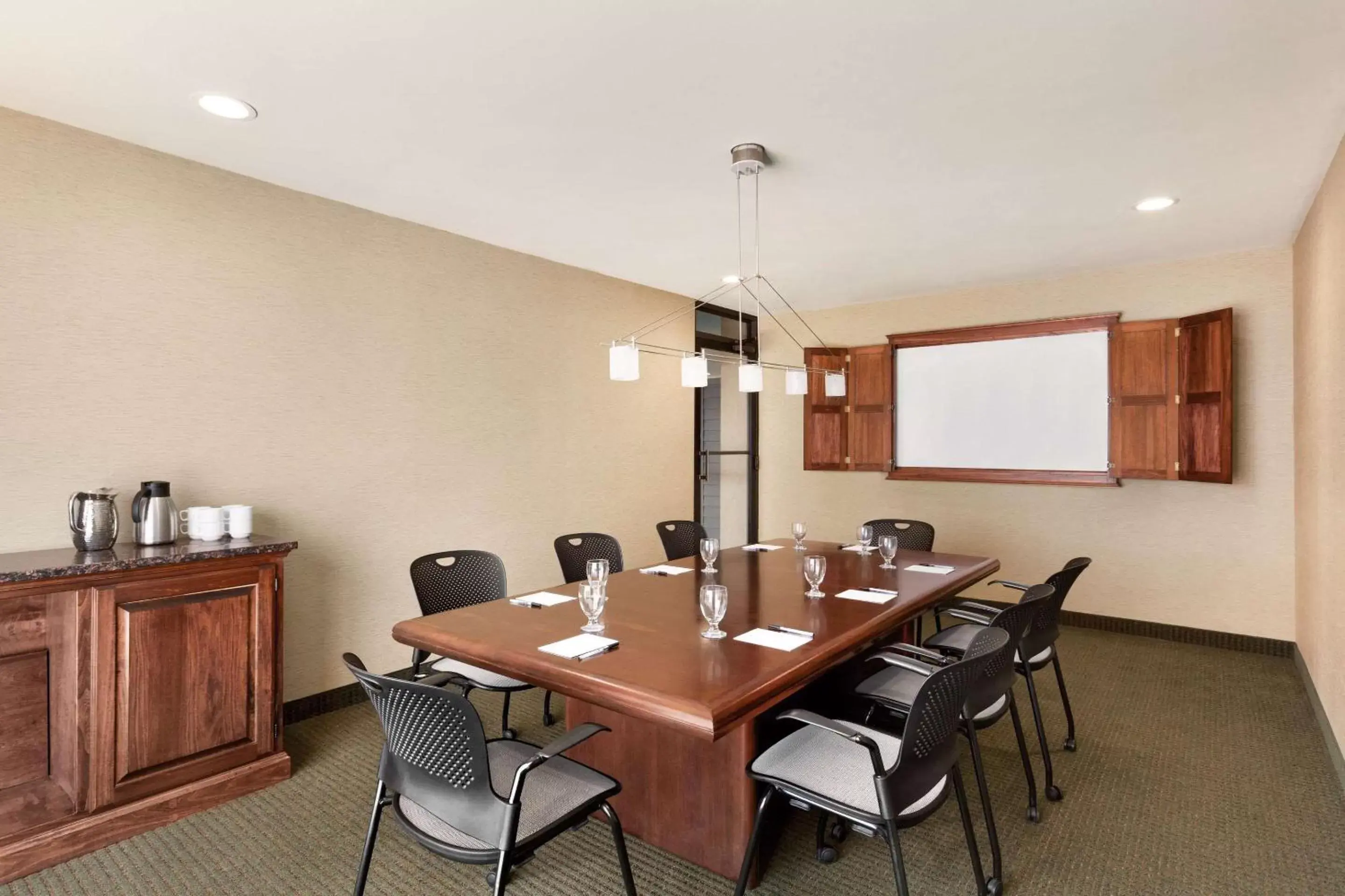 Meeting/conference room in Radisson Hotel Lenexa Overland Park