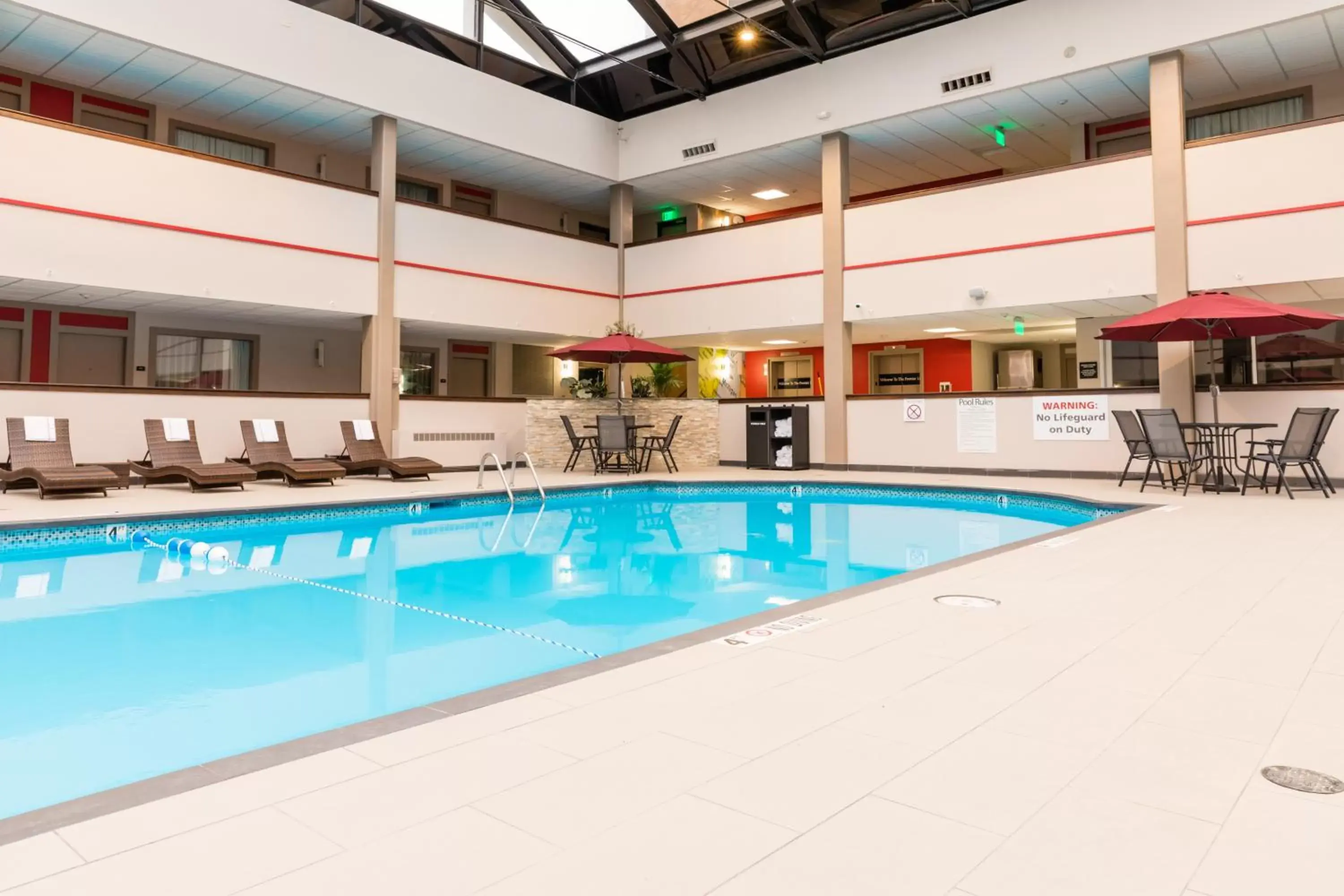 Swimming Pool in Brookfield- Milwaukee Hotel