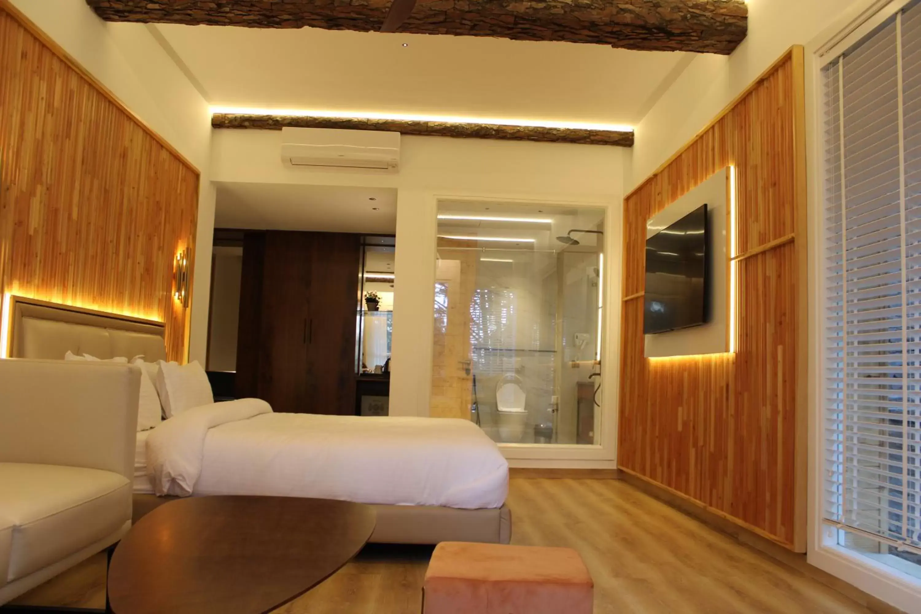 Bedroom in Kasauli Hills Resort