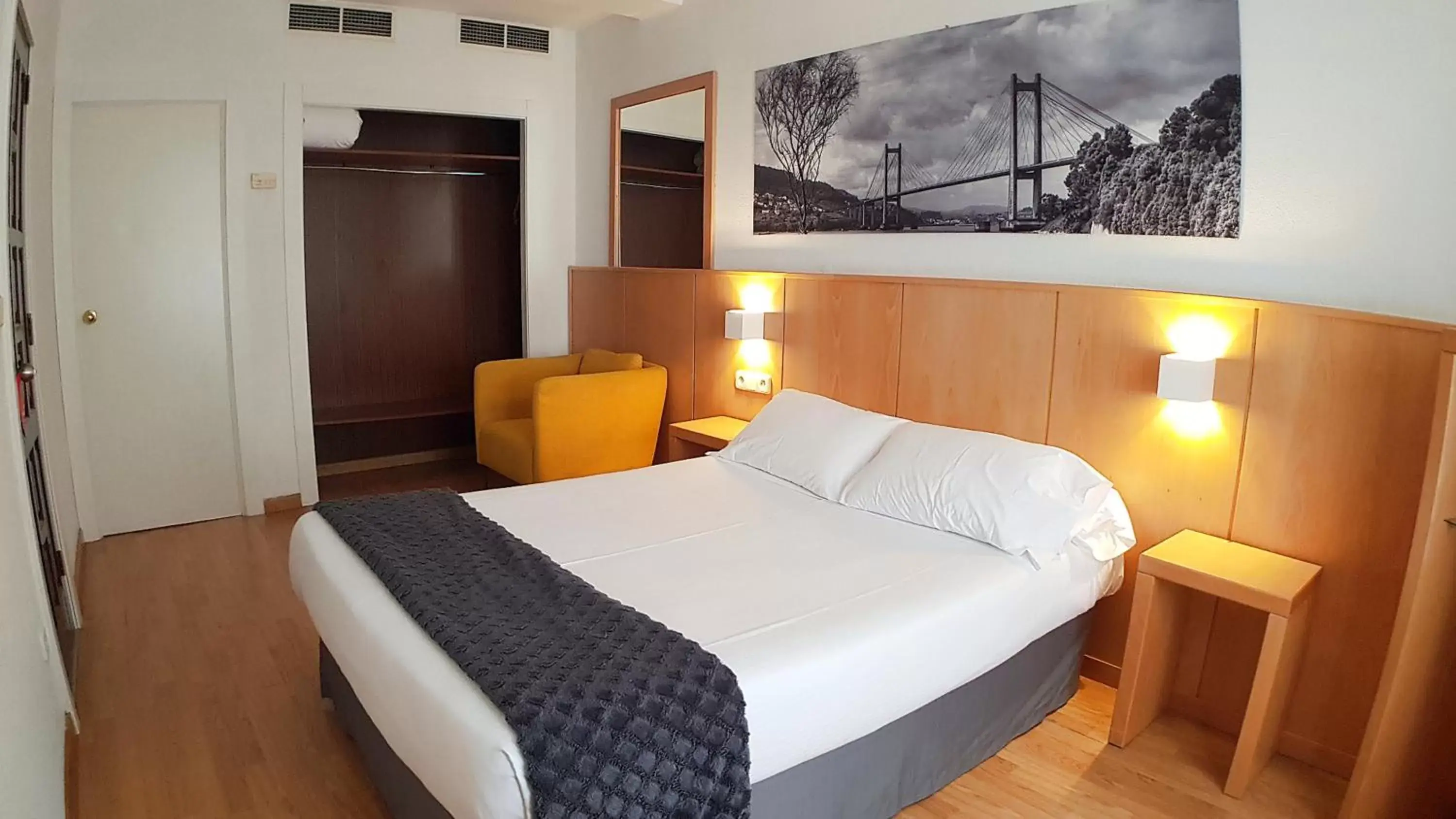 Bed in Hotel del Mar Vigo