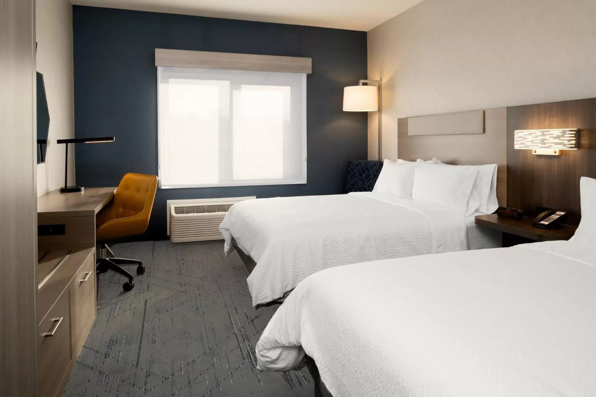Photo of the whole room, Bed in Holiday Inn Express & Suites - Hollister, an IHG Hotel