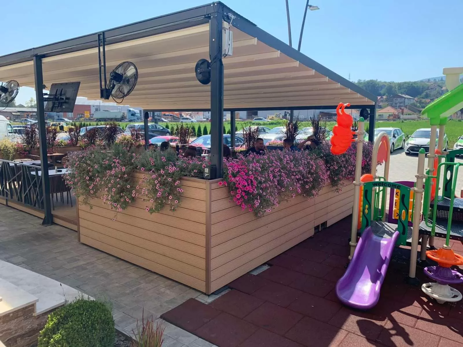 Restaurant/places to eat in Royal Residence