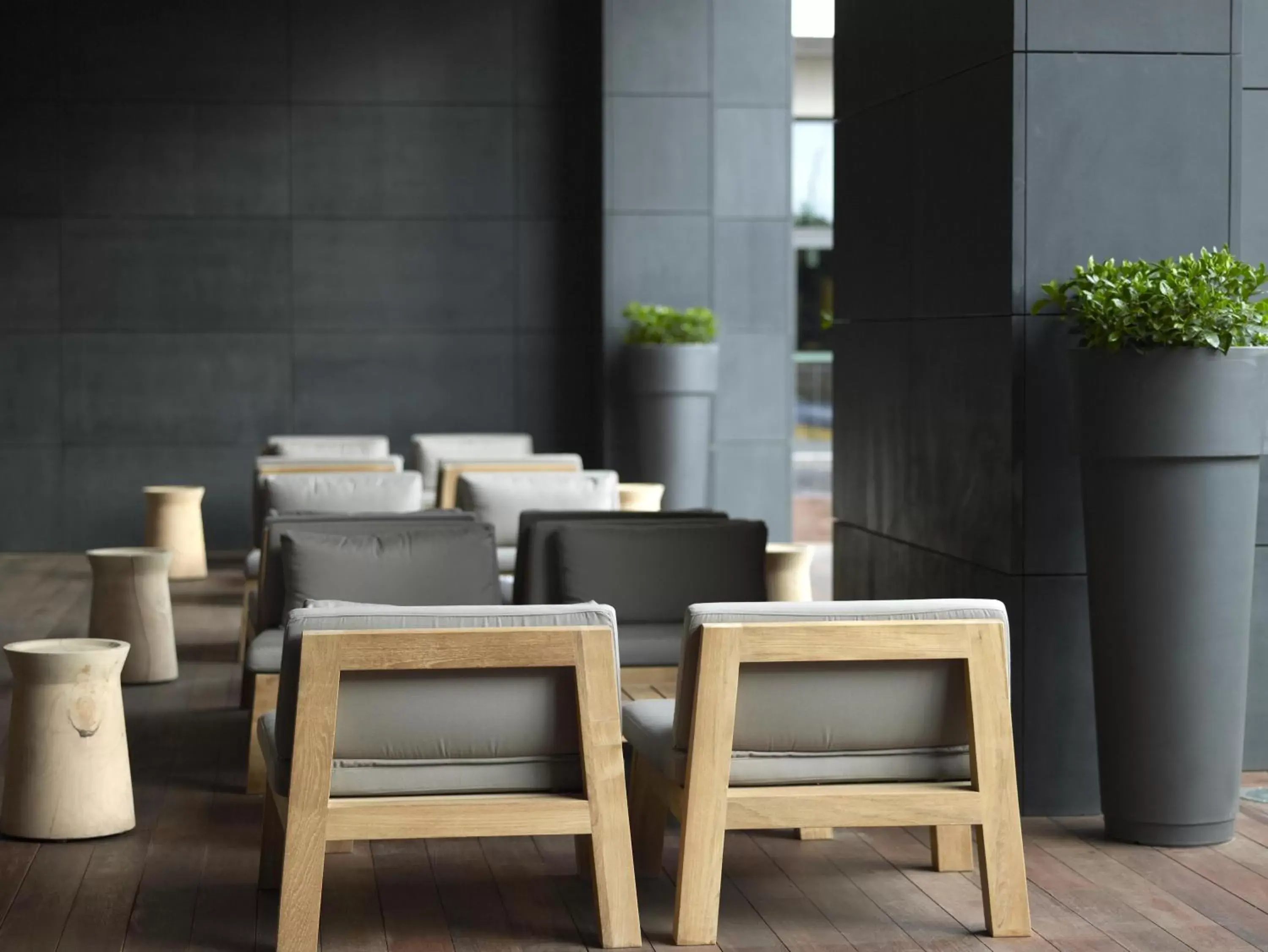 Lounge or bar in The Met Hotel Thessaloniki, a Member of Design Hotels