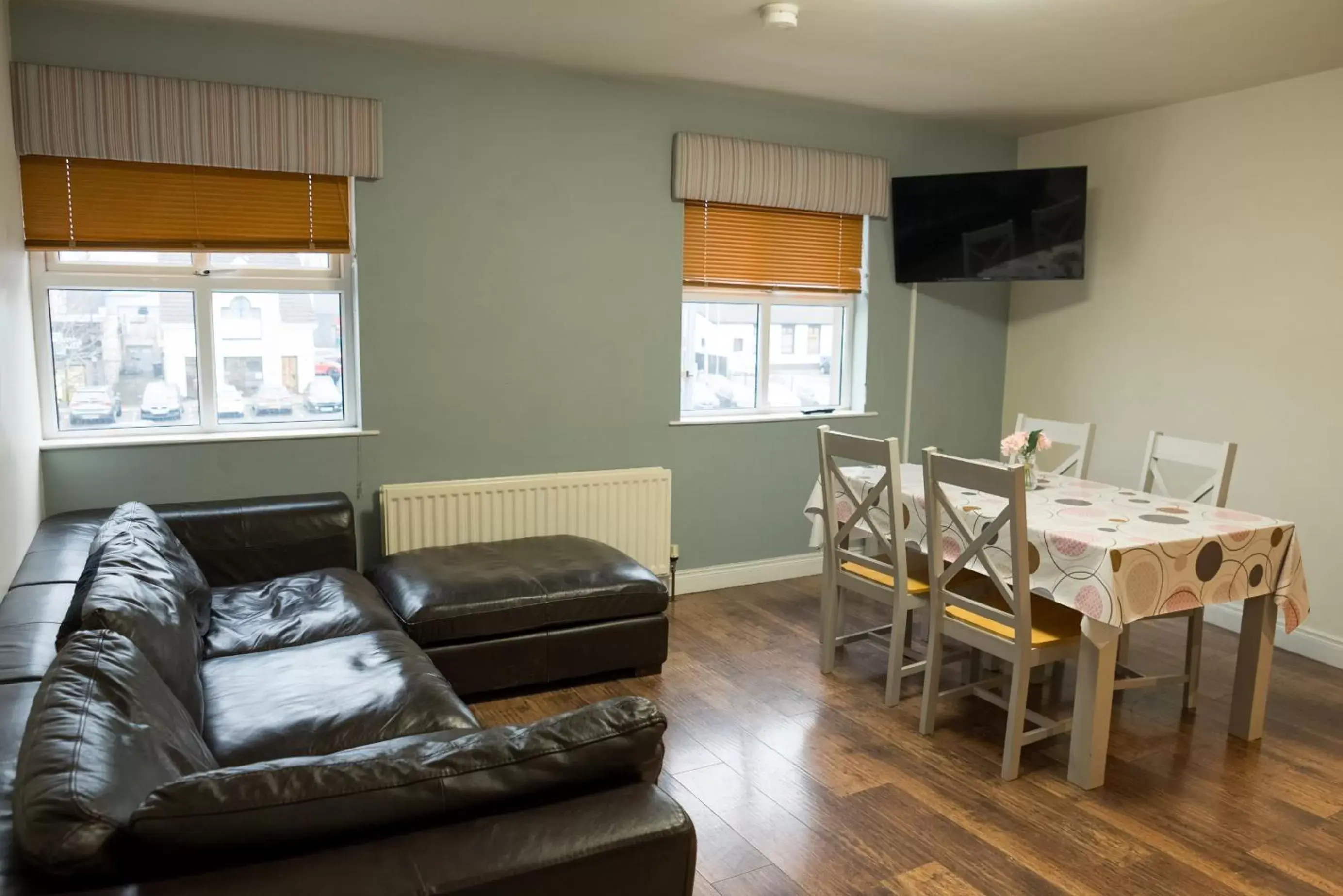 Living room in Walsh's Hotel and Apartments