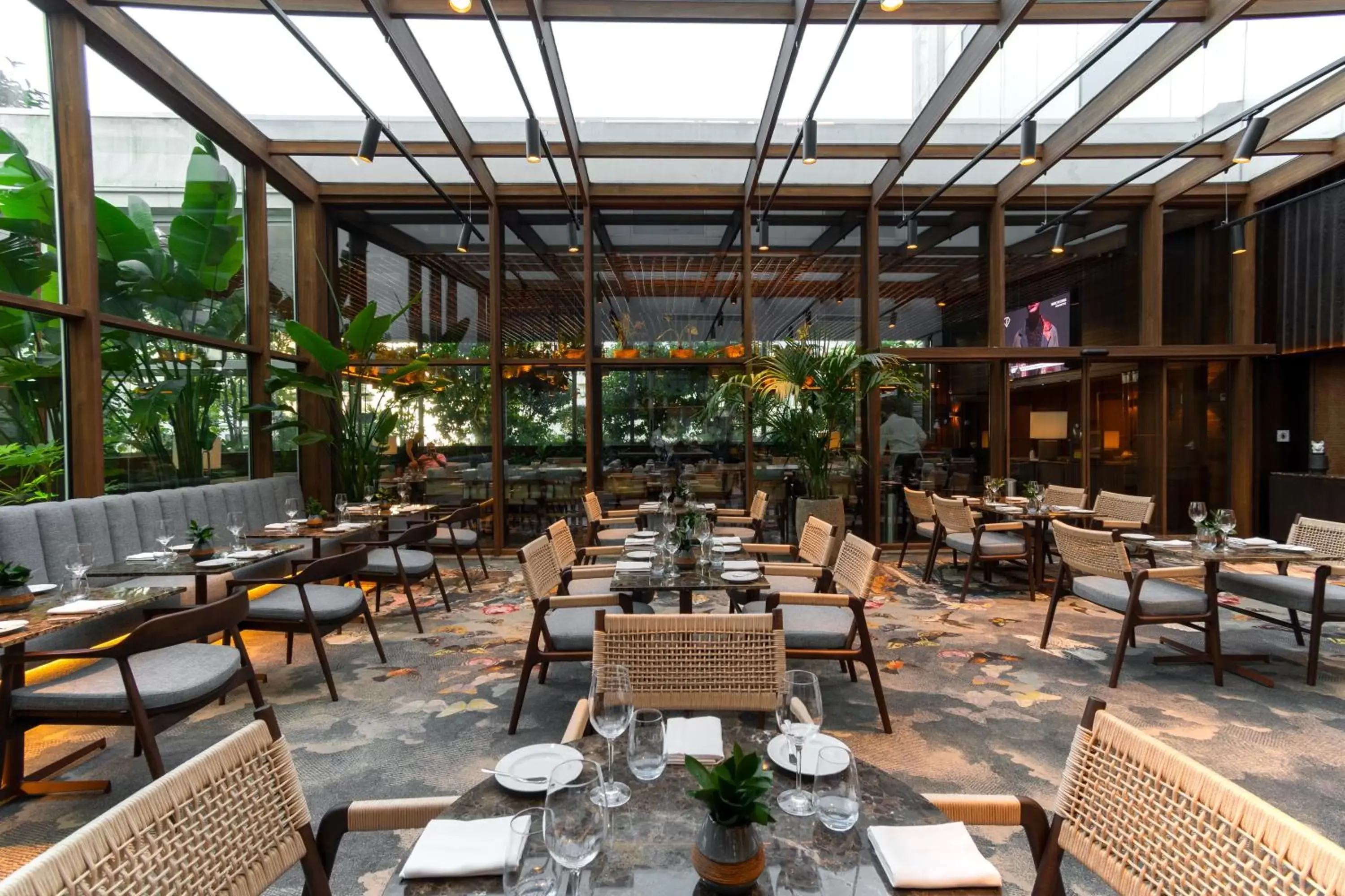 Restaurant/Places to Eat in SANA Malhoa Hotel