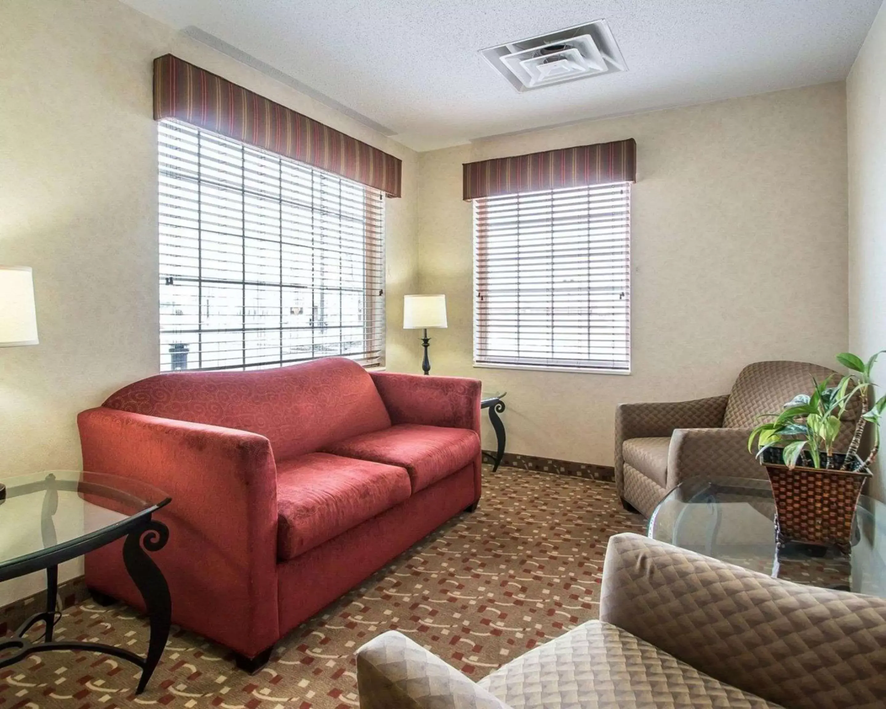 Lobby or reception, Seating Area in Sleep Inn & Suites Green Bay South