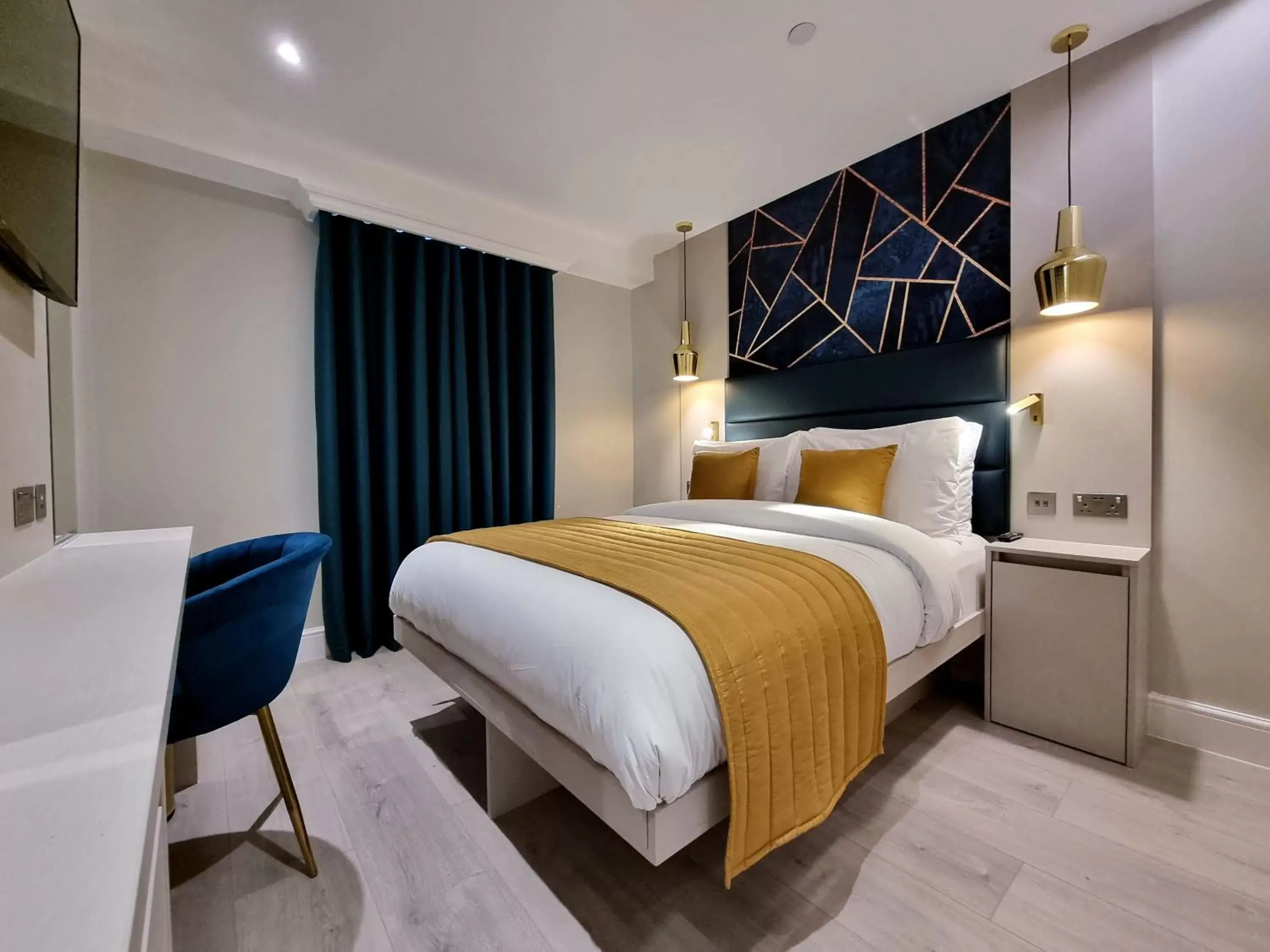 Bedroom, Bed in NOX Edgware Road