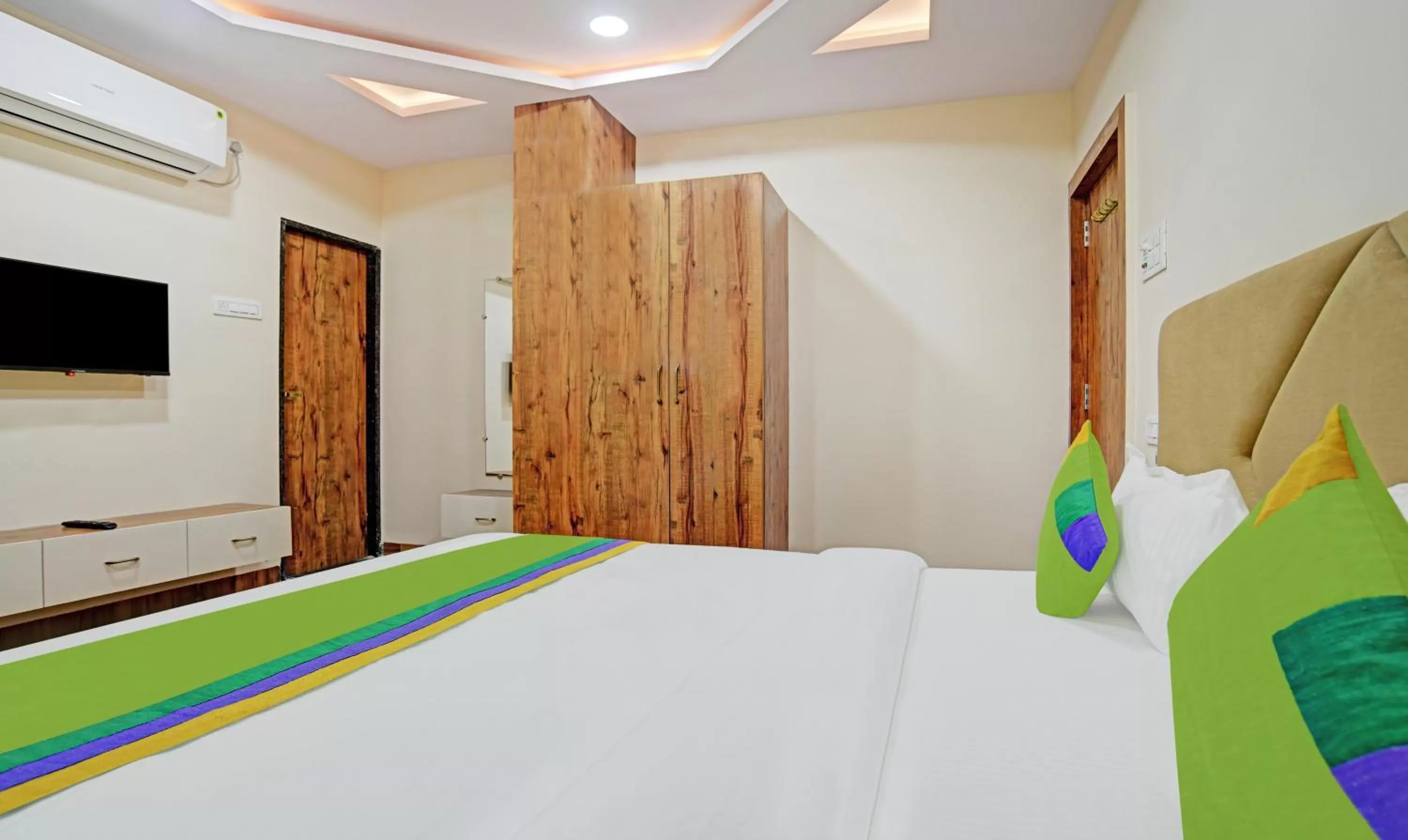 Bedroom, Bed in Treebo Nirvana Elite