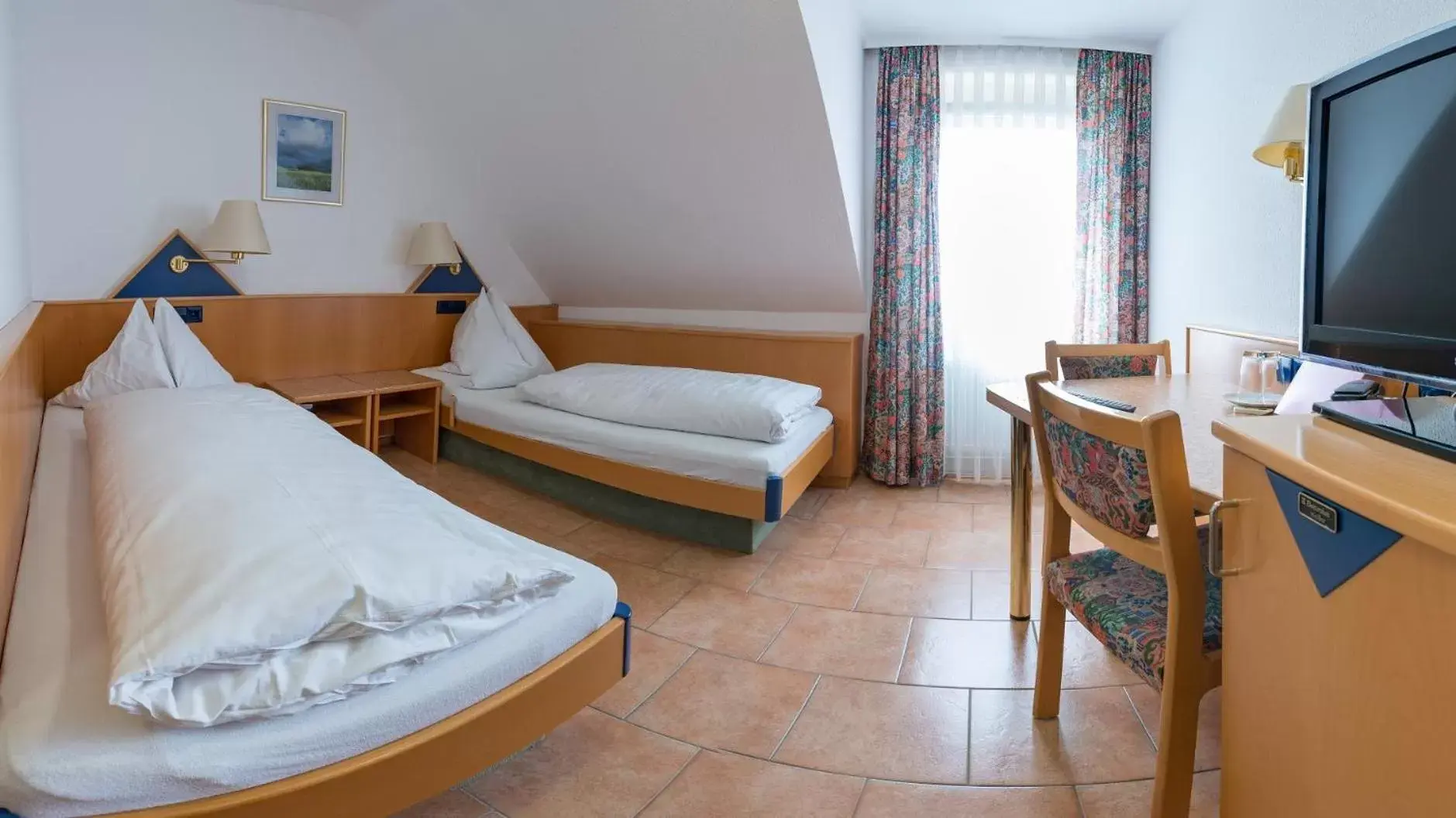 Small Twin Room - single occupancy in Hotel Adler mit Gasthaus Small Twin Room - single occupancy in Hotel Adler mit Gasthaus