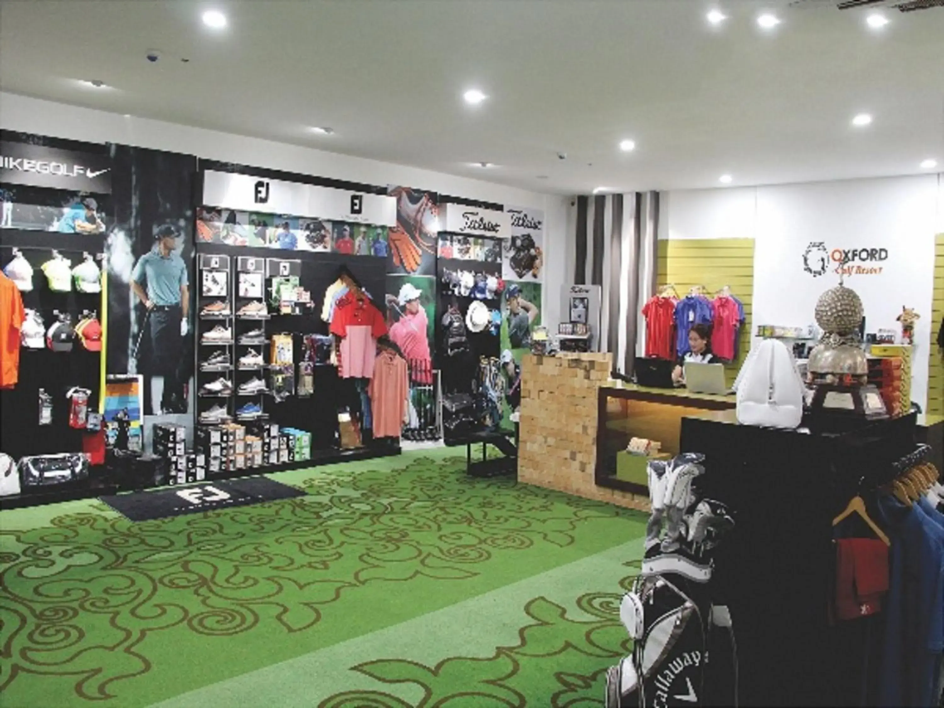 Shopping Area in Oxford Golf Resort