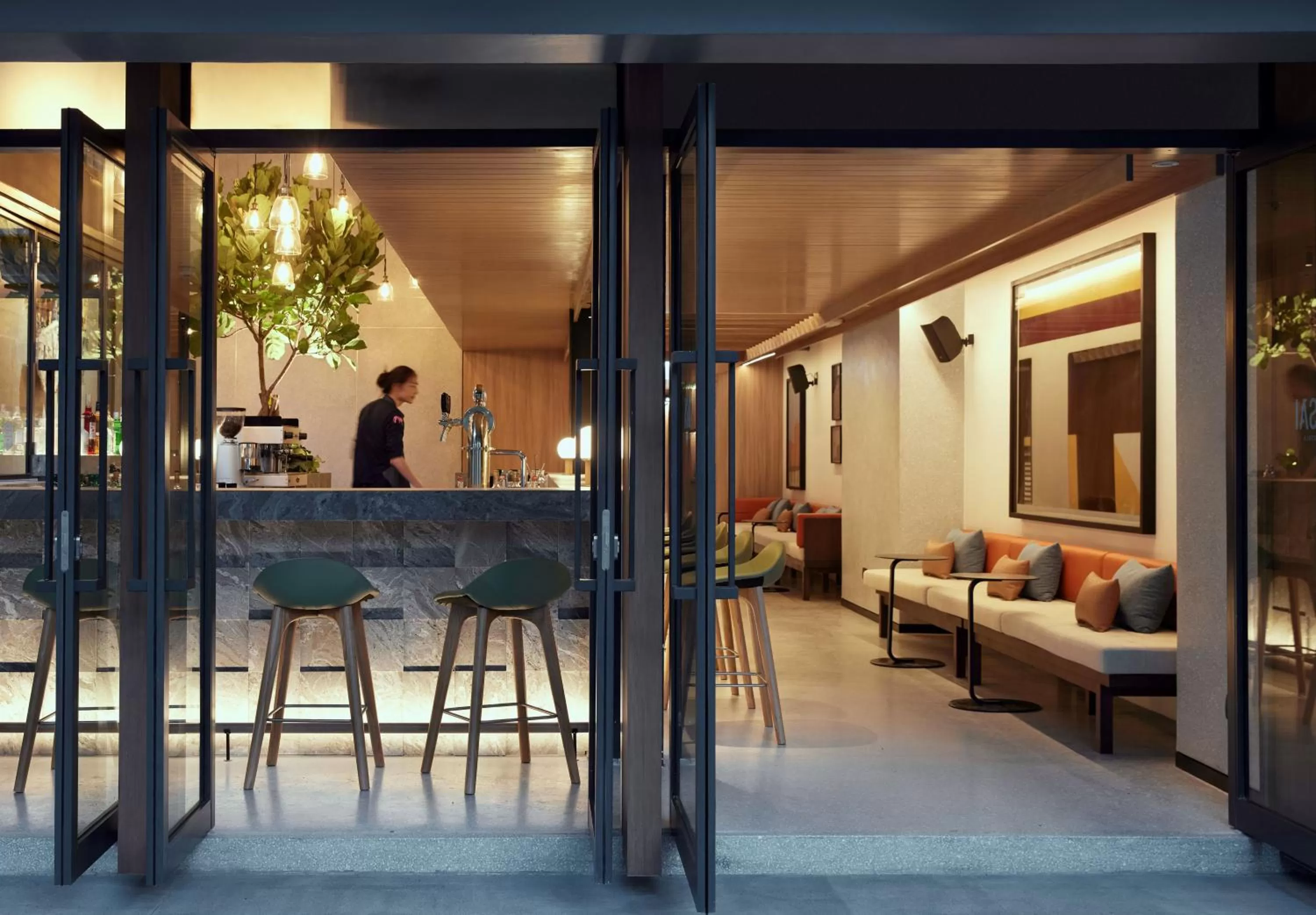 Lounge or bar in ASAI Bangkok Sathorn