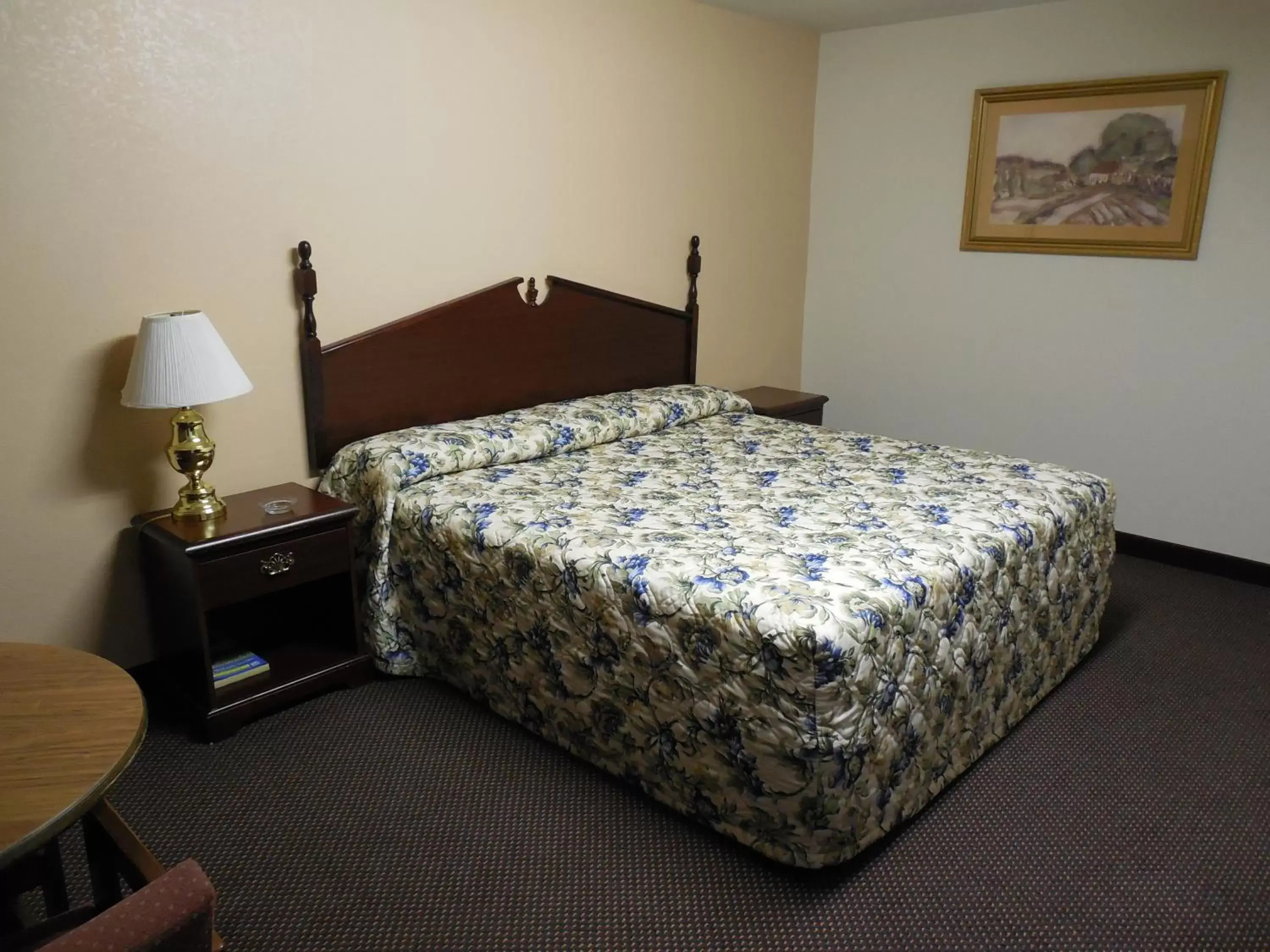 Bed in River Heights Motel