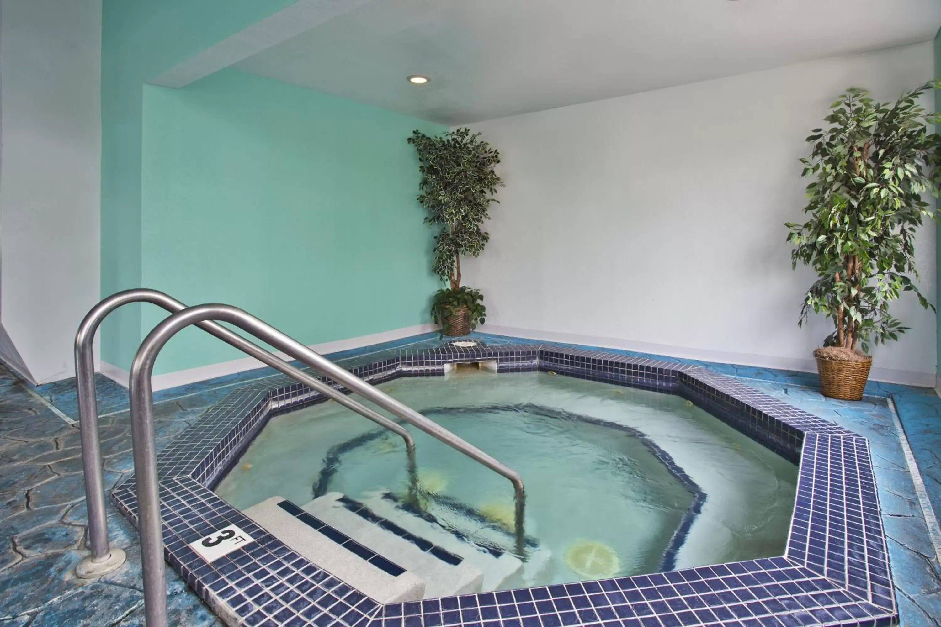 Swimming Pool in Holiday Inn Express Mackinaw City, an IHG Hotel