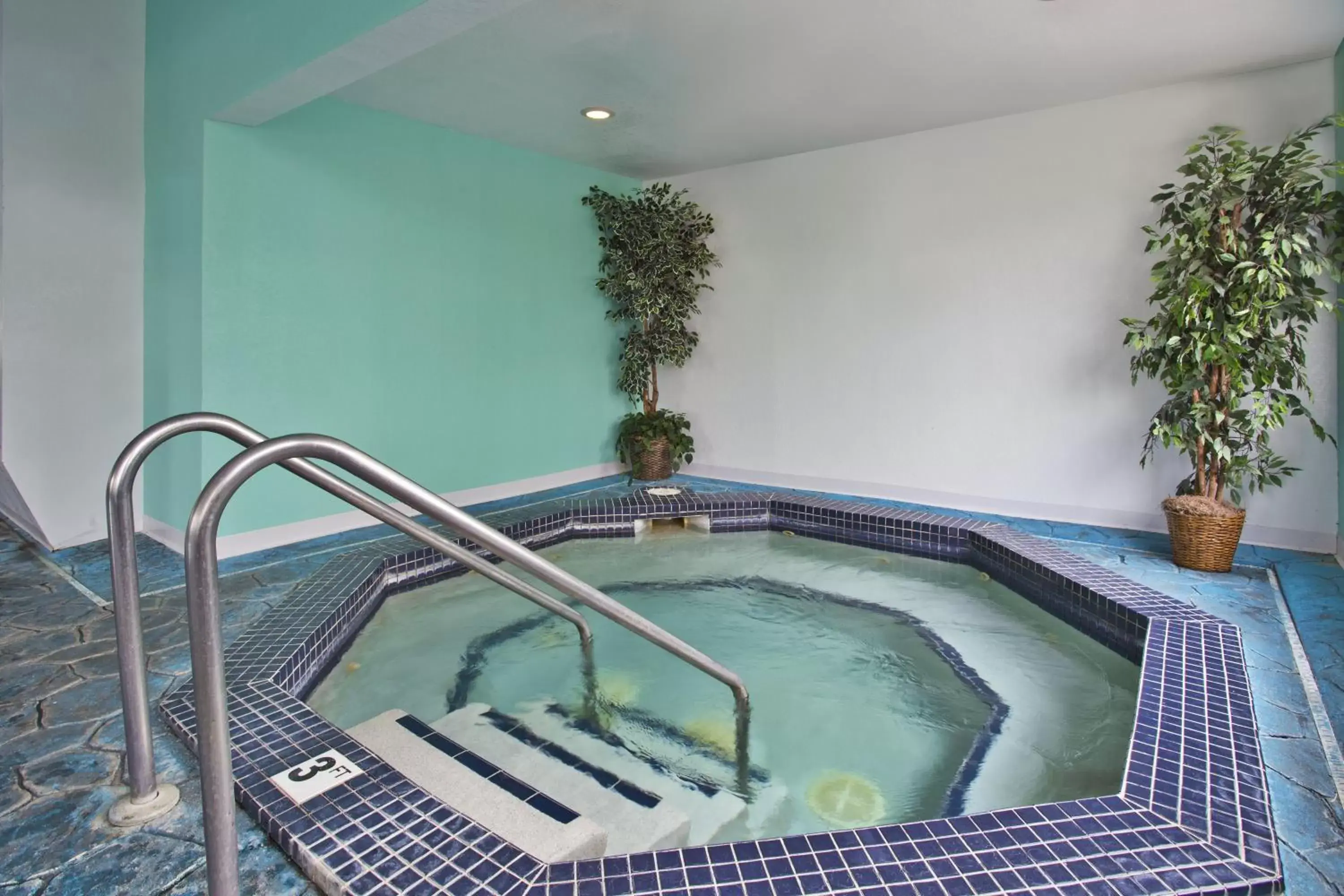 Swimming pool in Holiday Inn Express Mackinaw City by IHG Swimming pool in Holiday Inn Express Mackinaw City by IHG