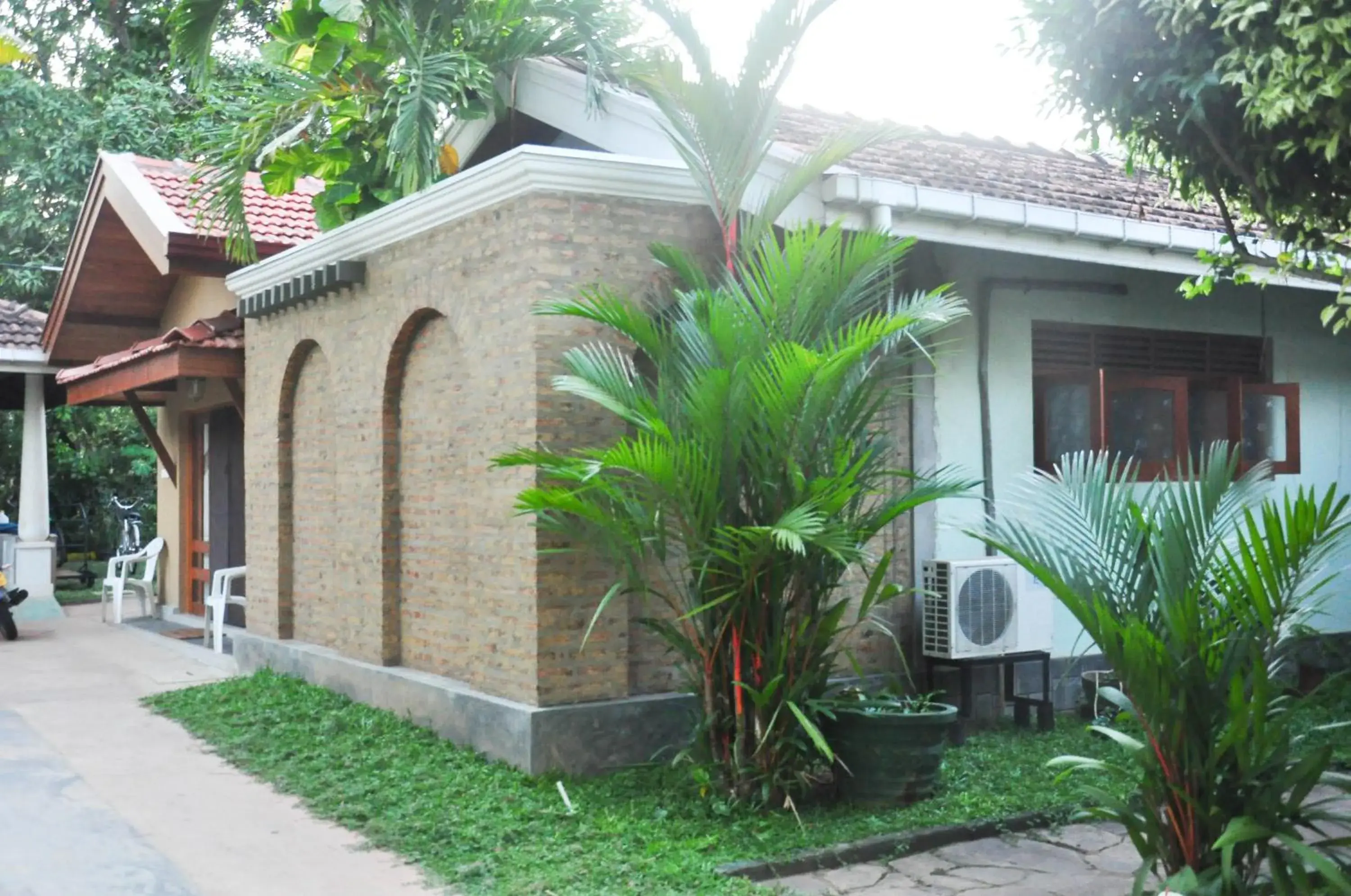 Day, Property Building in Villa Shade