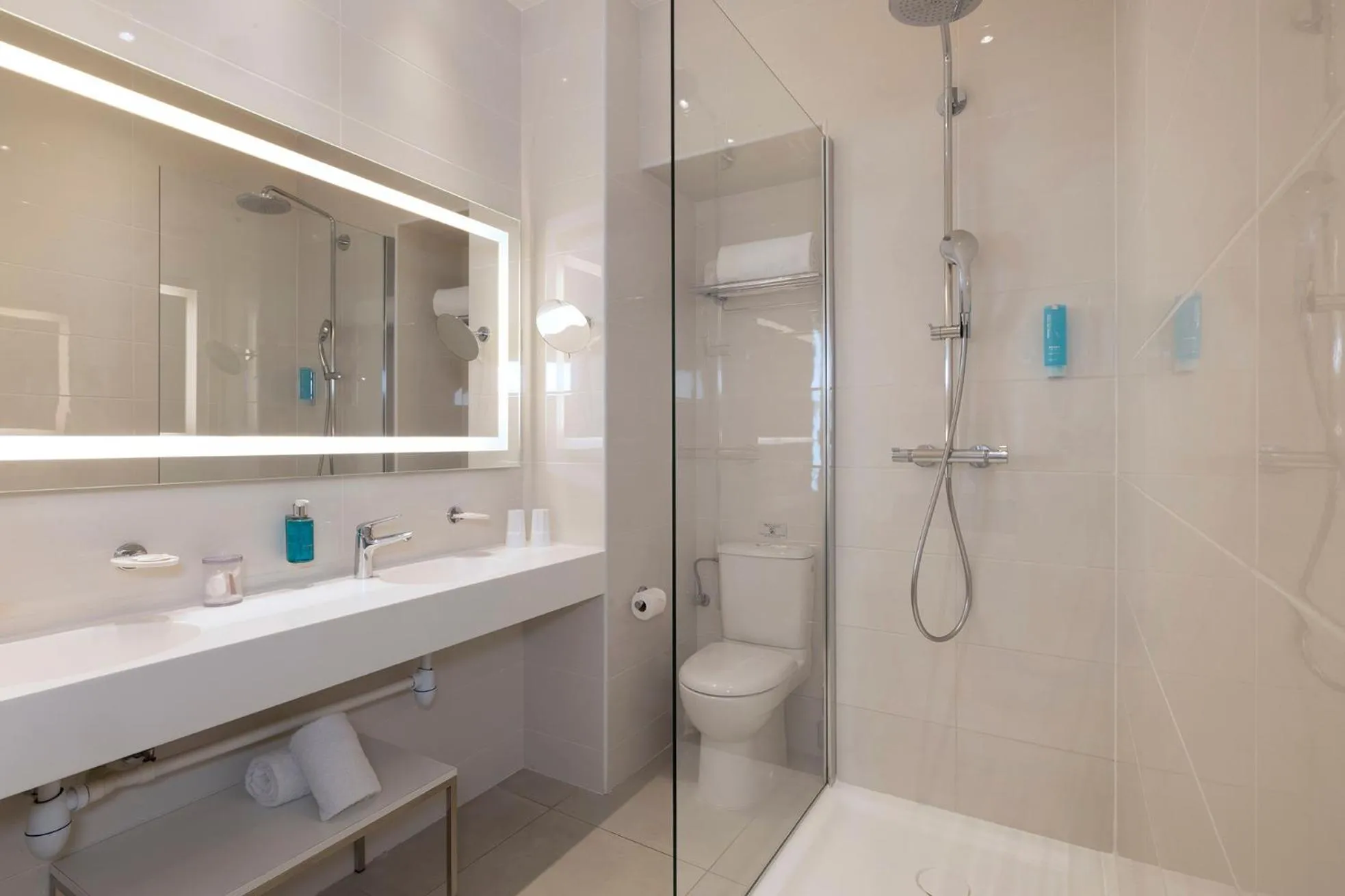 Bathroom in Hotel 66 Nice