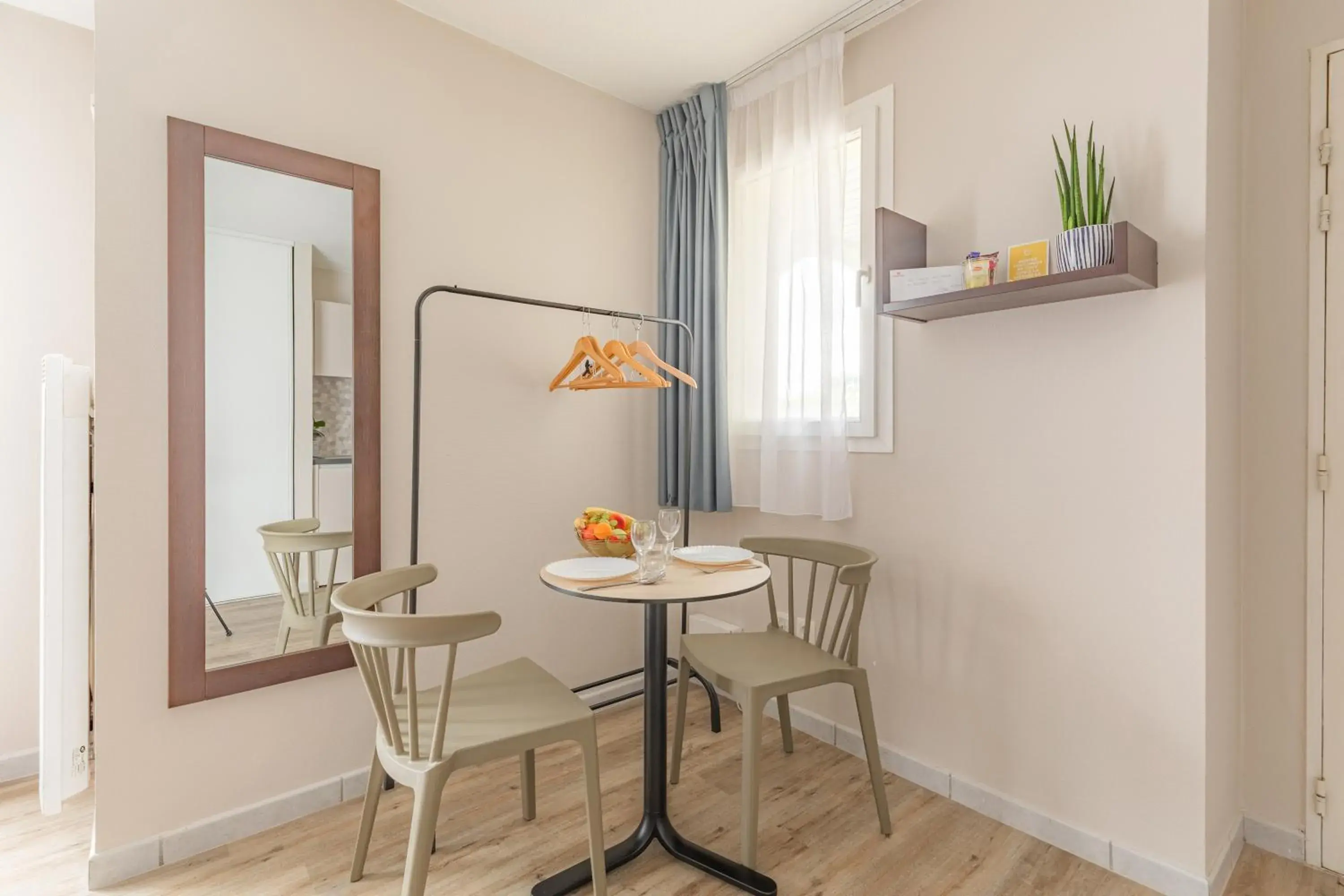 Dining Area in Park & Suites Village Toulouse-Colomiers