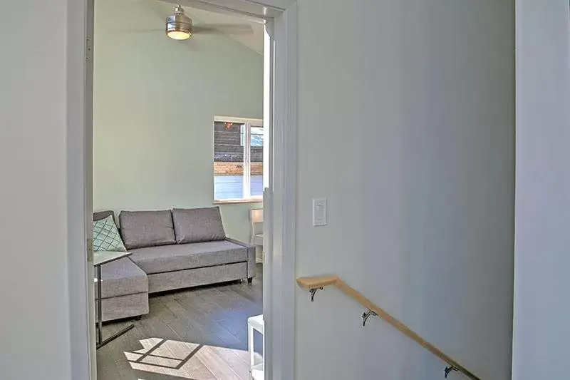 Bed, Seating Area in The Vue B&B