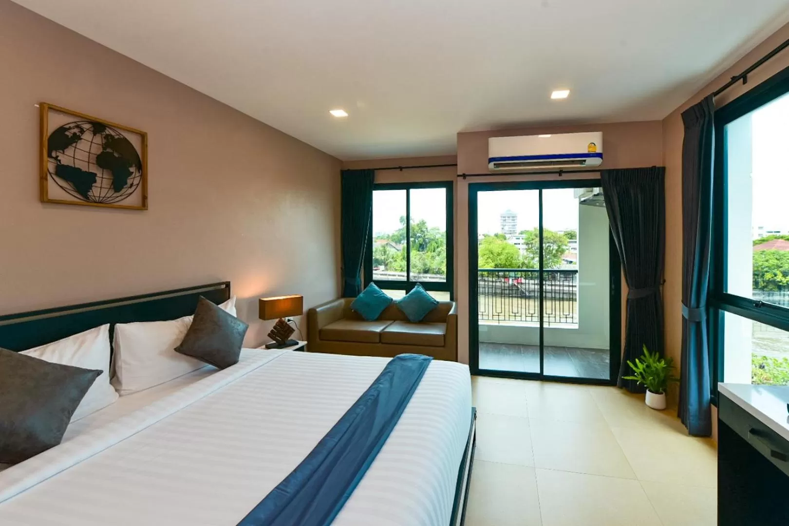 Suite with River View in NORN Rimkhlong Bangkok นอนริมคลอง