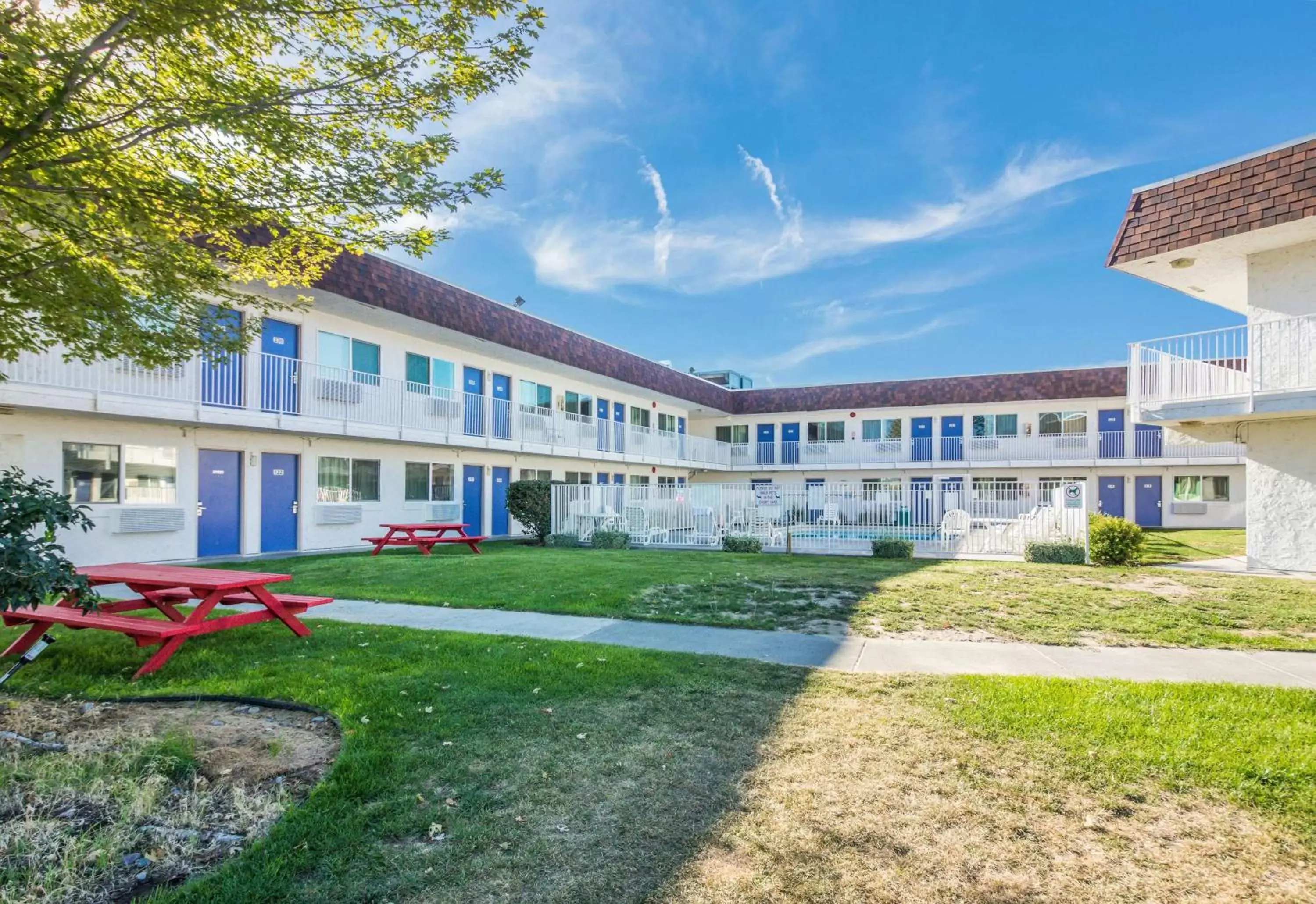 Property Building in Motel 6-Moses Lake, WA