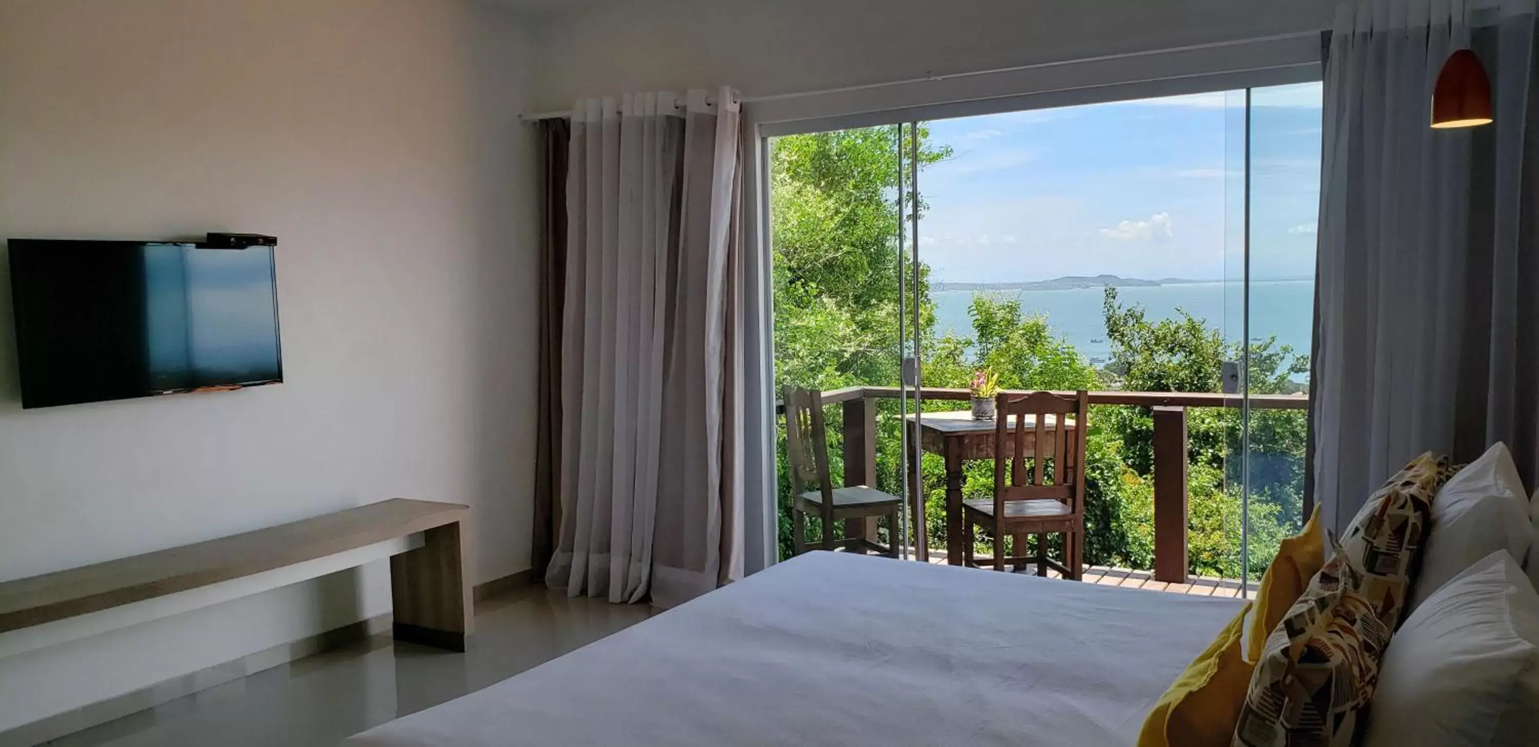Photo of the whole room, Mountain View in Ilha Branca Exclusive Hotel
