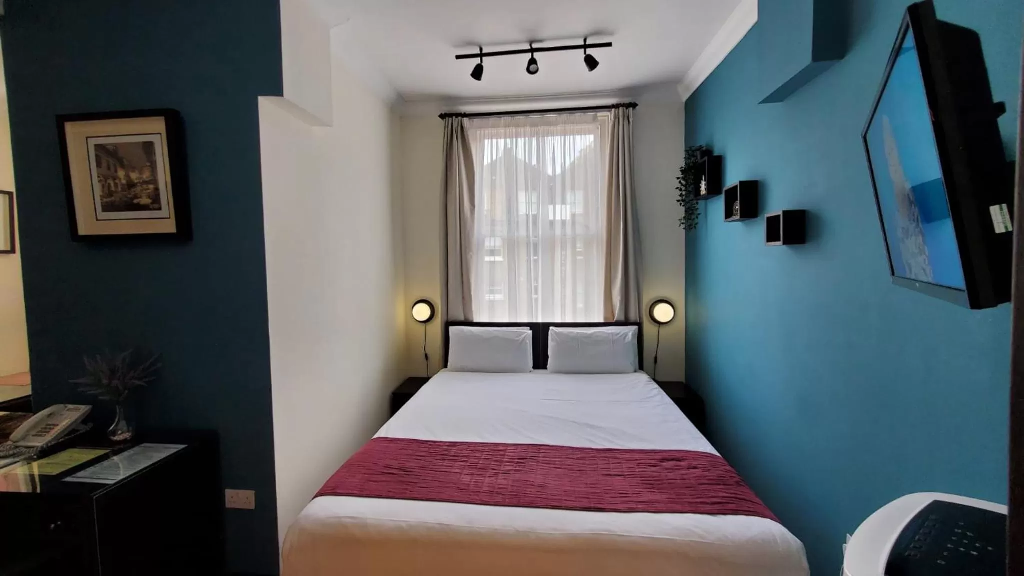 Bed in The Royale Chulan Hyde Park Hotel