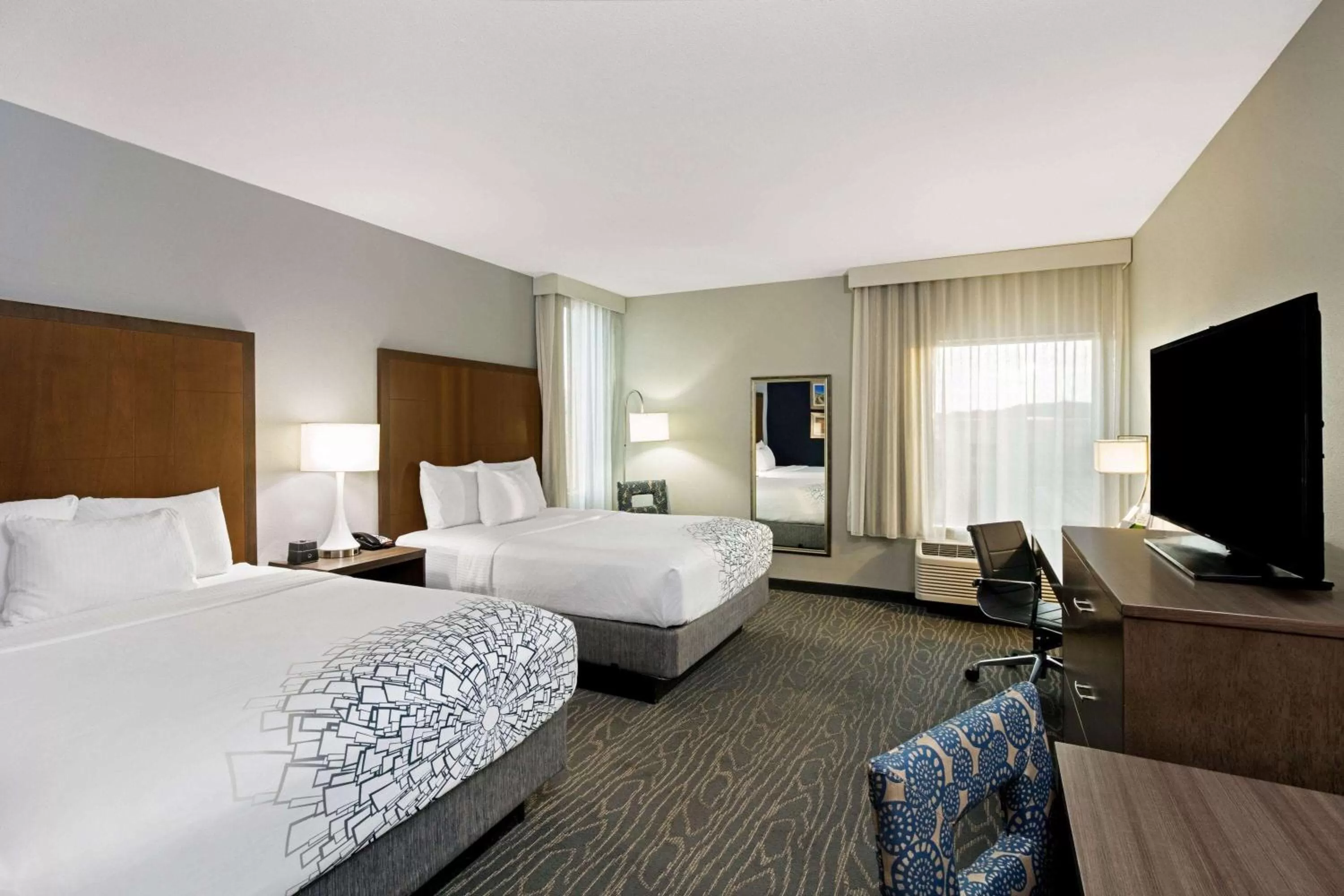 Photo of the whole room, Bed in La Quinta by Wyndham Kingman