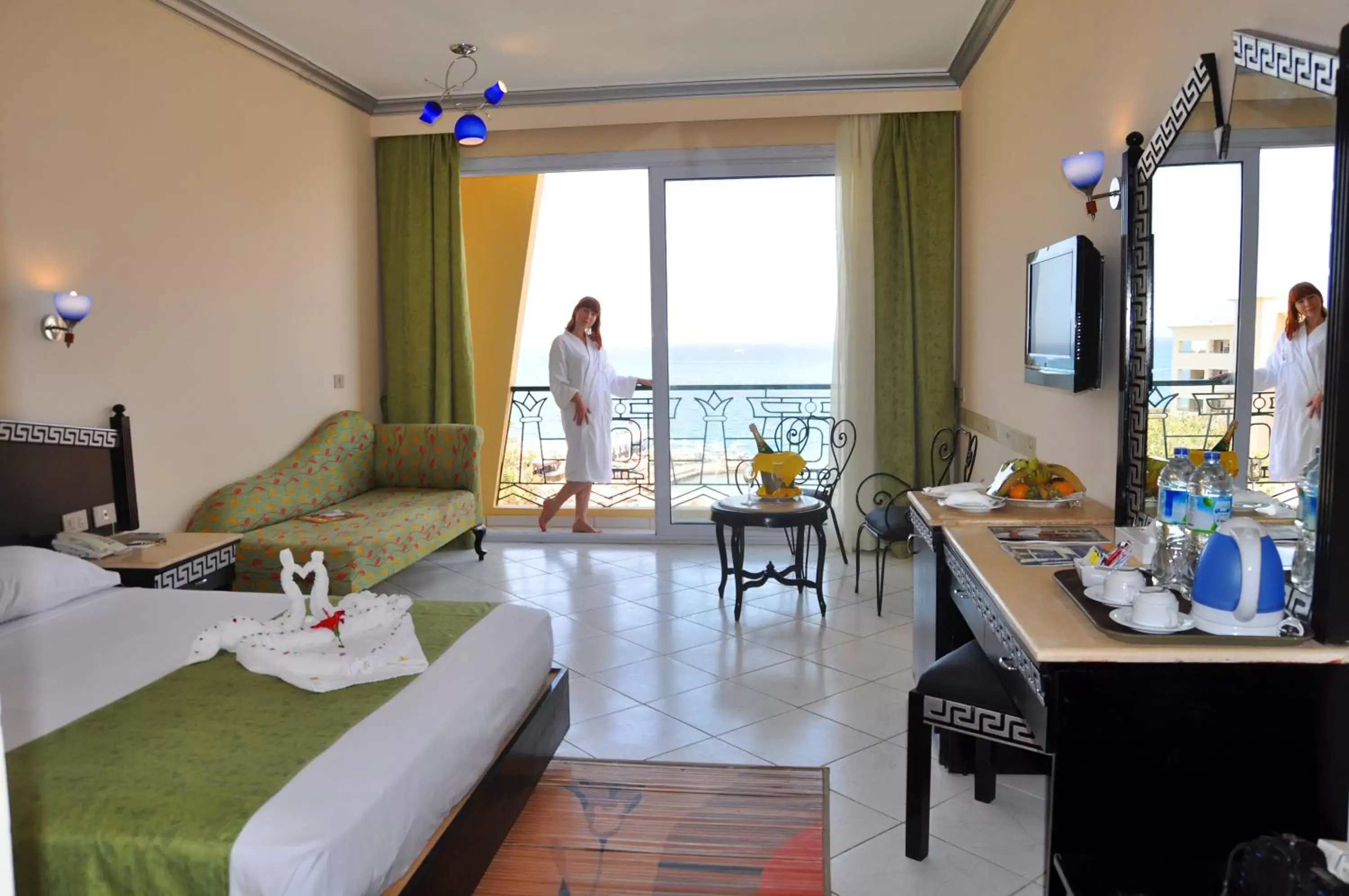 Sea view, Bed in King Tut Aqua Park Beach Resort Sea view, Bed in King Tut Aqua Park Beach Resort