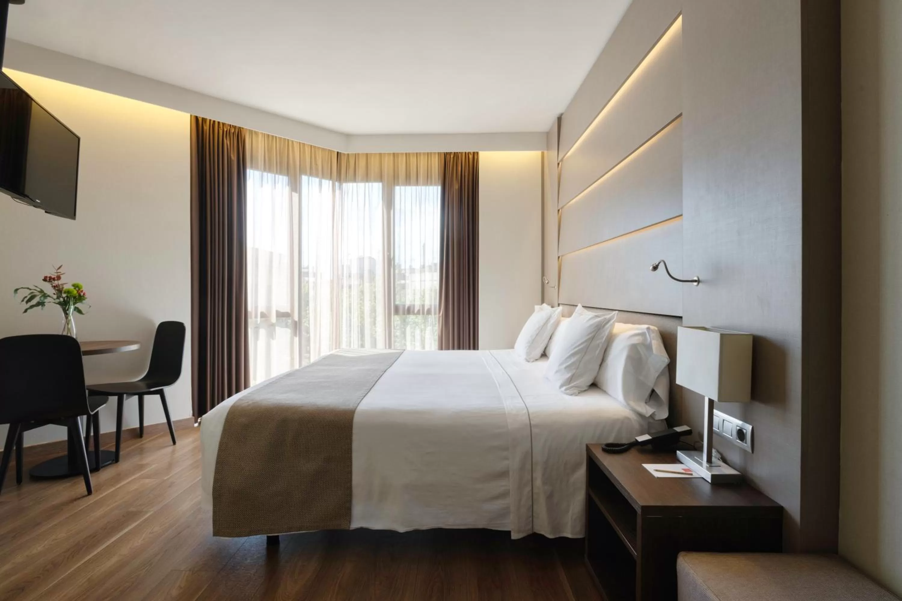 Photo of the whole room, Bed in Hotel America Barcelona